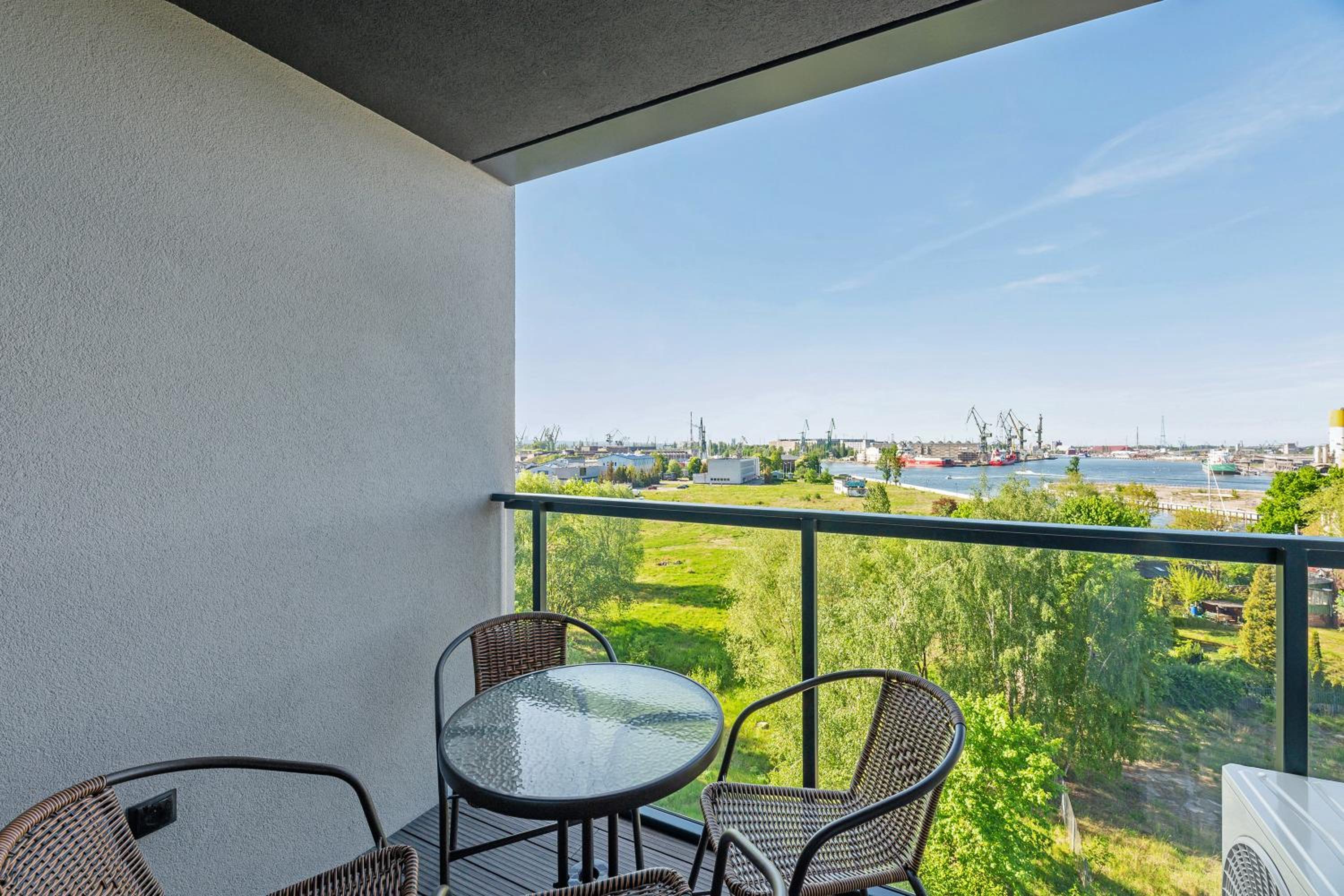 Chlebova - Riverside View Terrace, Free Parking, Gym & Kidsplay by Downtown Apartments