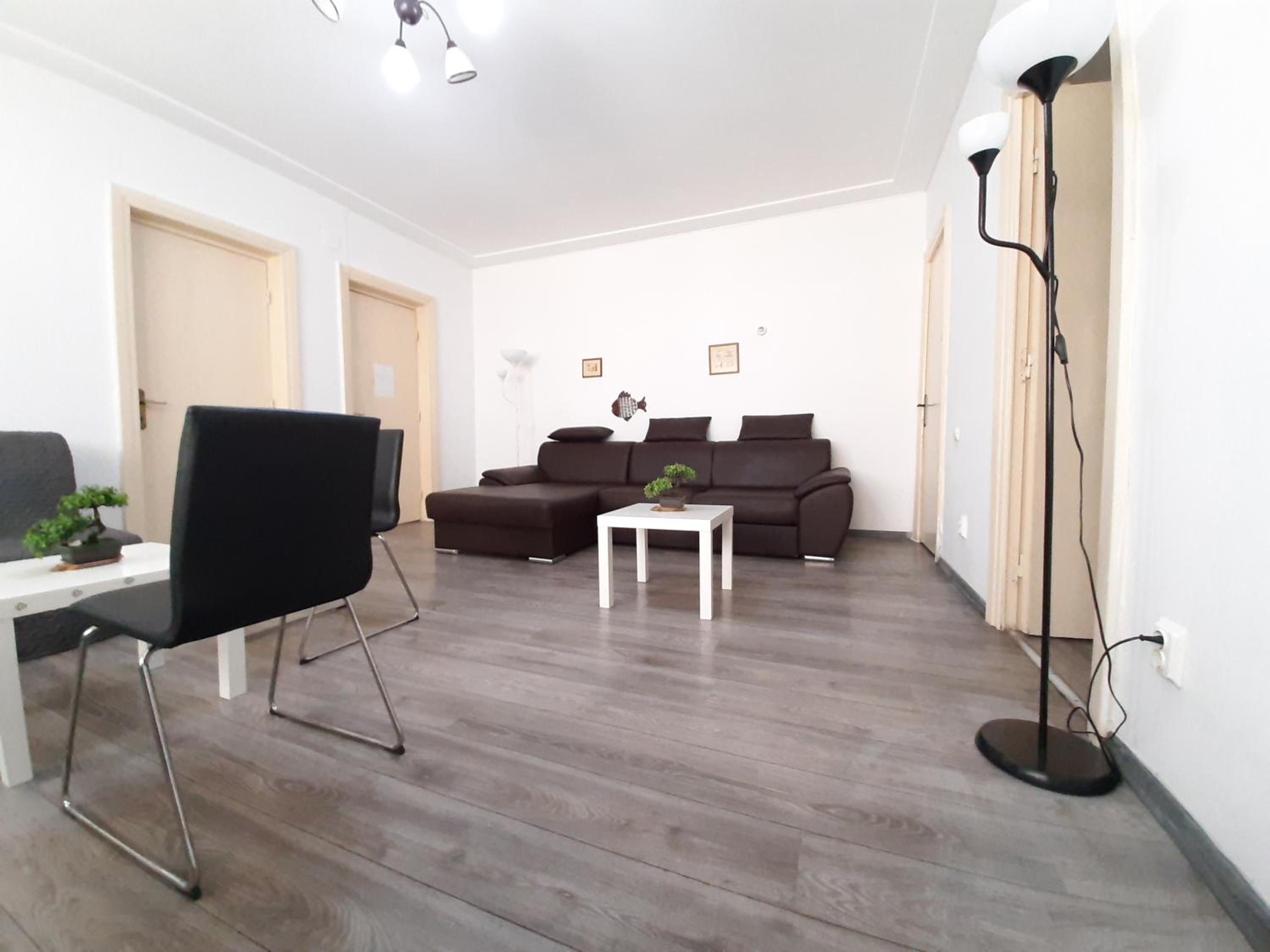 Four Rooms Apartment Central view 3