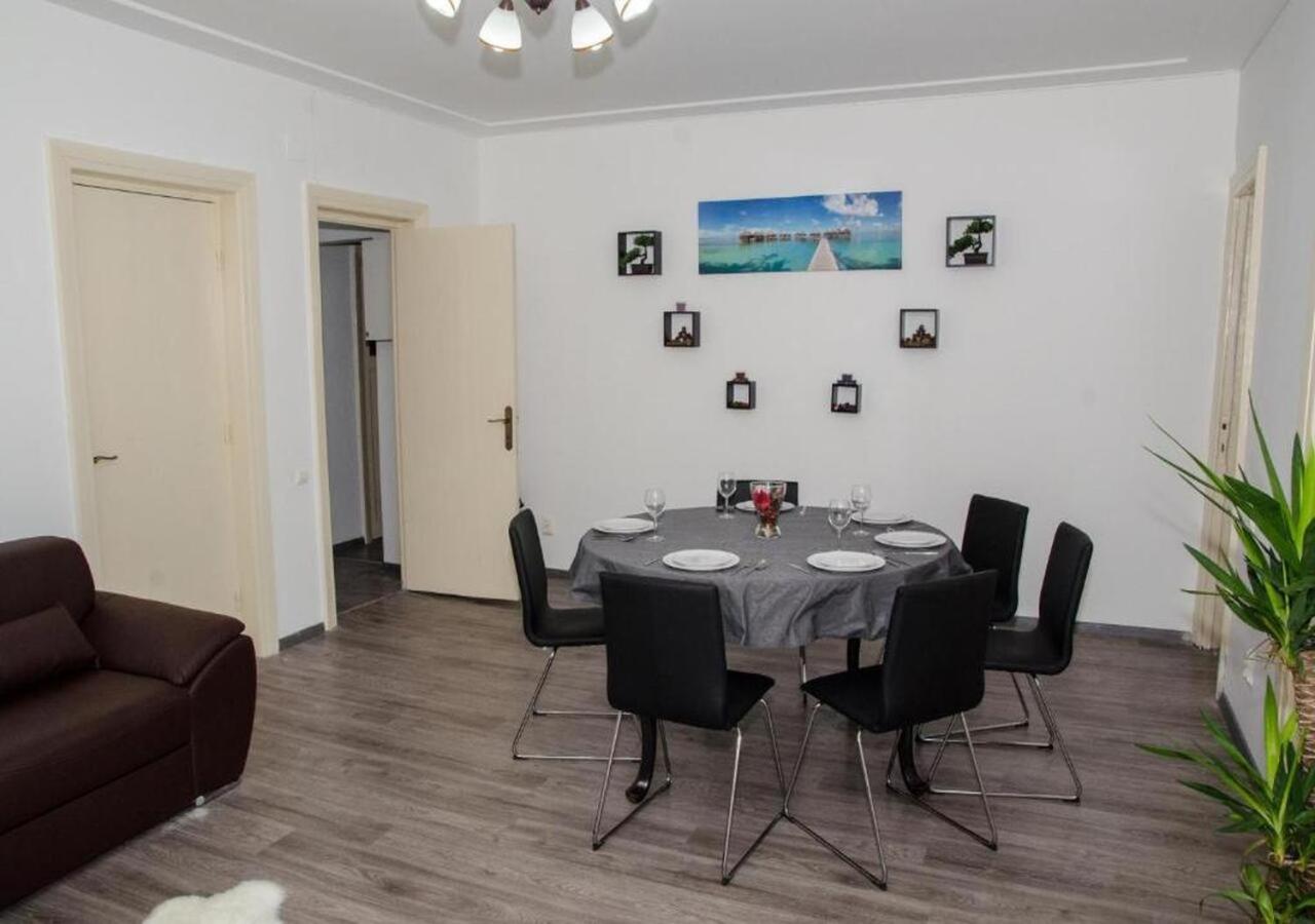 Four Rooms Apartment Central view 2