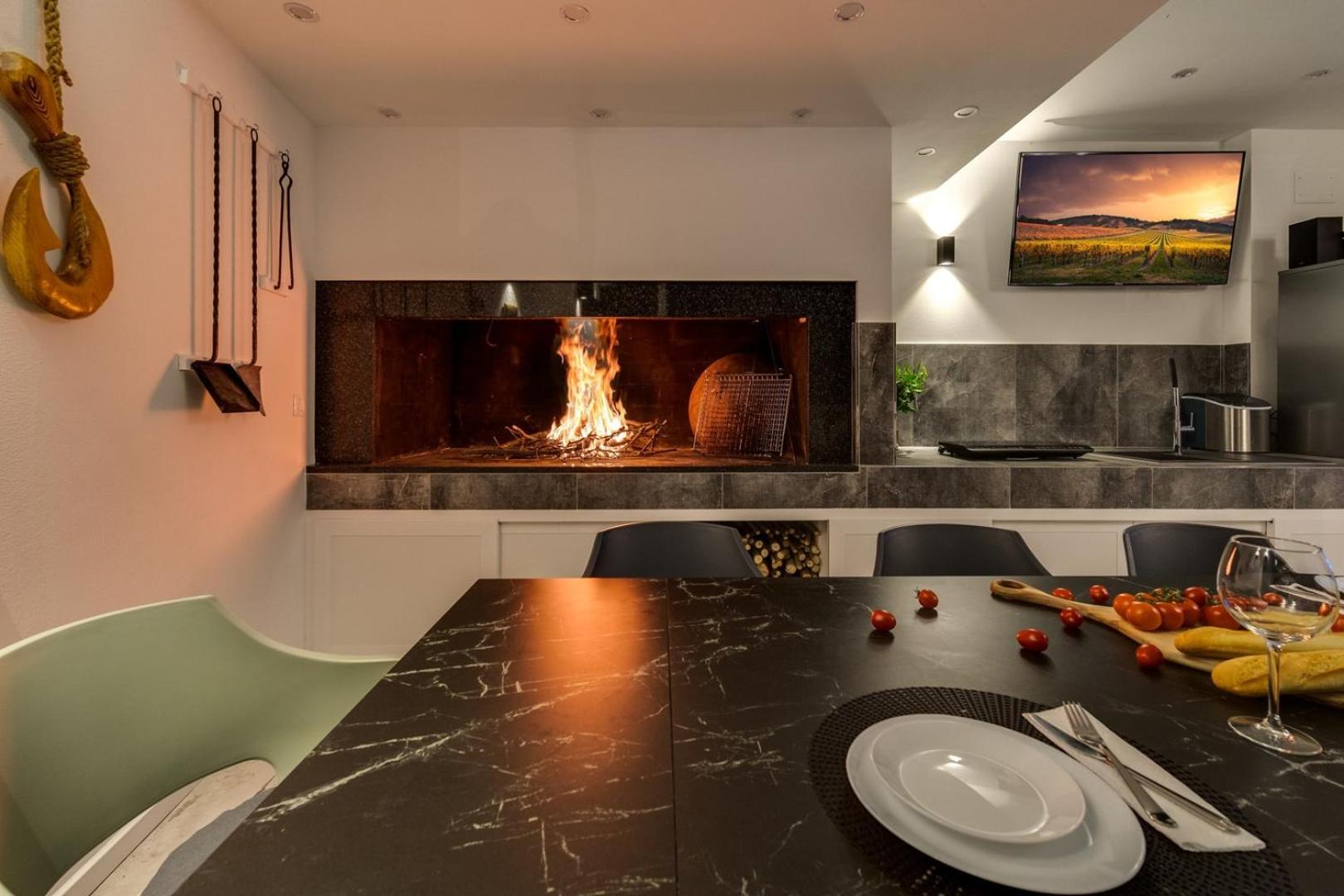 Villa Zara with 32 sqm heated Pool, Jacuzzi, Billiard, Tennis table, 8pax view 5