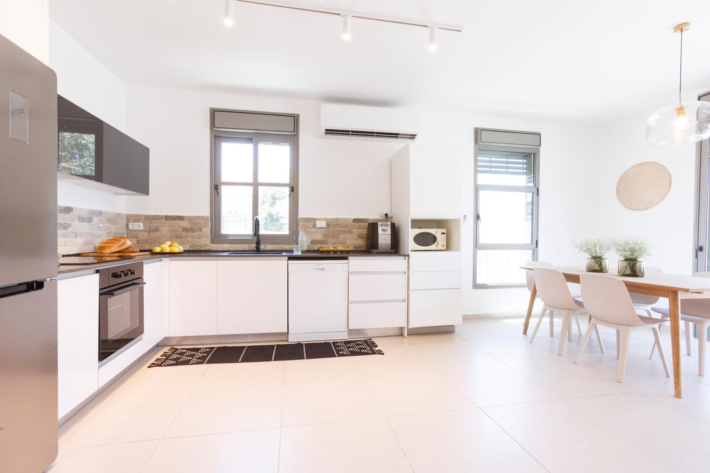 AirTLV - Deluxe Grand Duplex In Jaffa view 3
