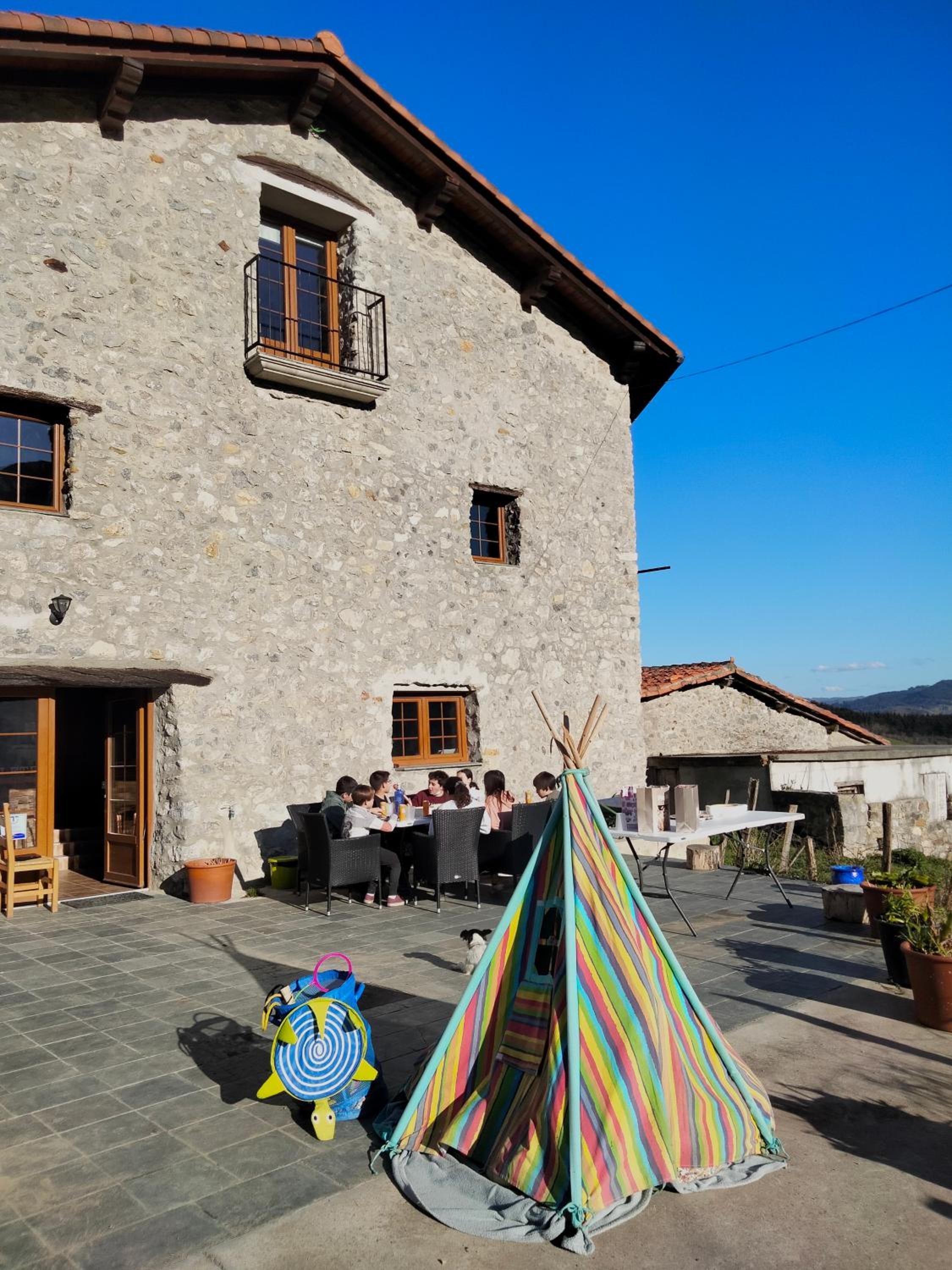 Agroturismo Erlete Goikoa -ESTAMOS EN EL CAMINO DE SANTIAGO -WE ARE ON THE CAMINO DE SANTIAGO- SENDERISMO-RUTAS Y BICICLETA