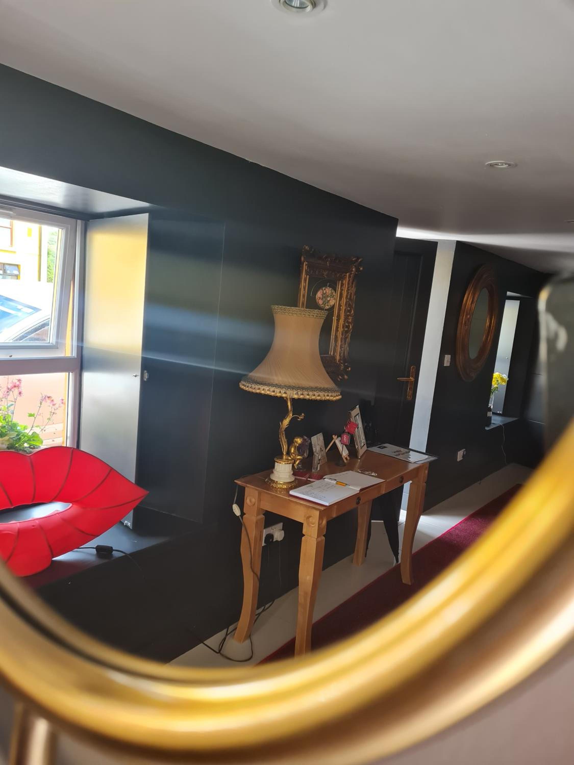 Hotel Charming 2-Bed House in West Cork Cupid's Cottage - Image 1