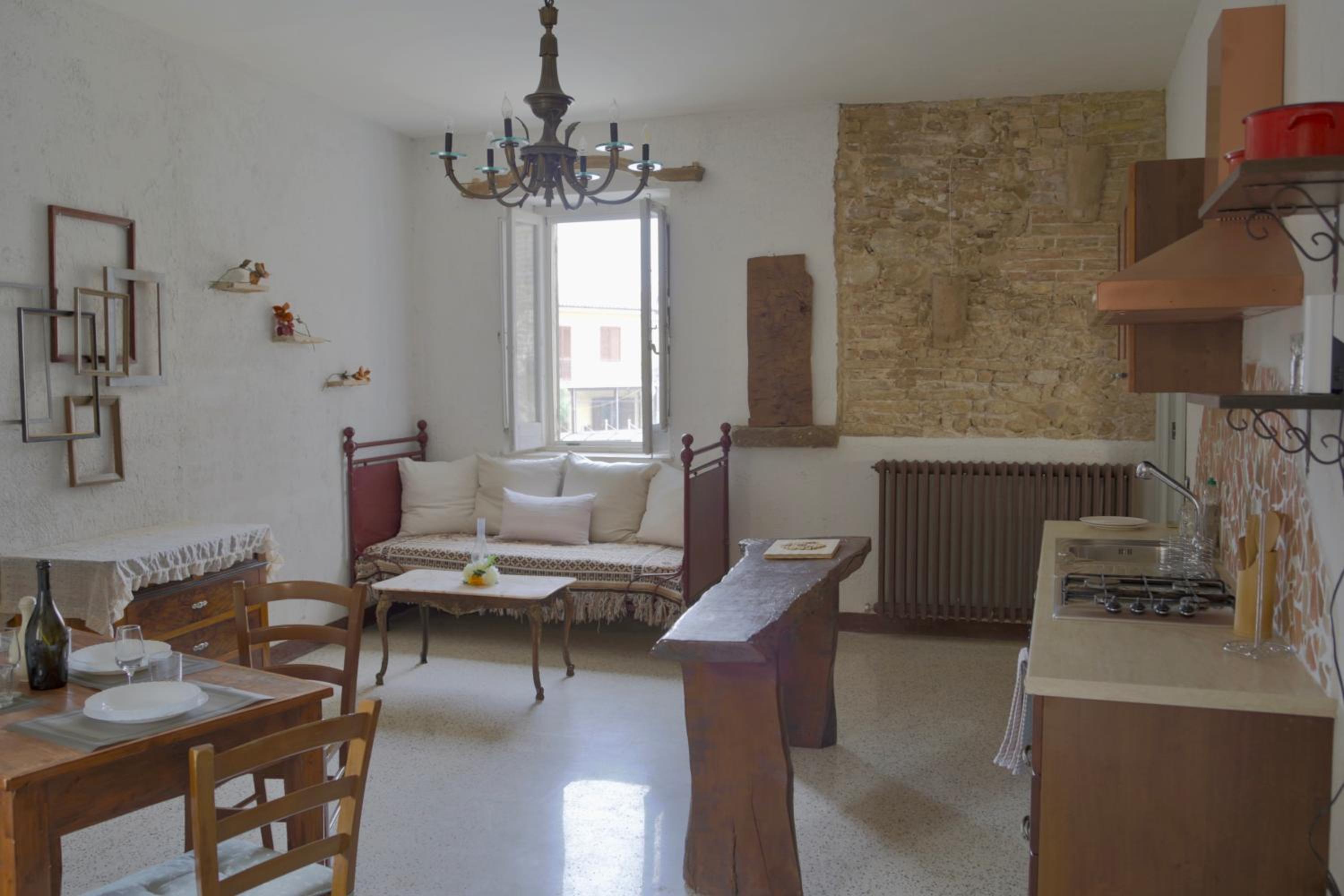 Palazzo Antico nella piazza di Montepagano, photo 2