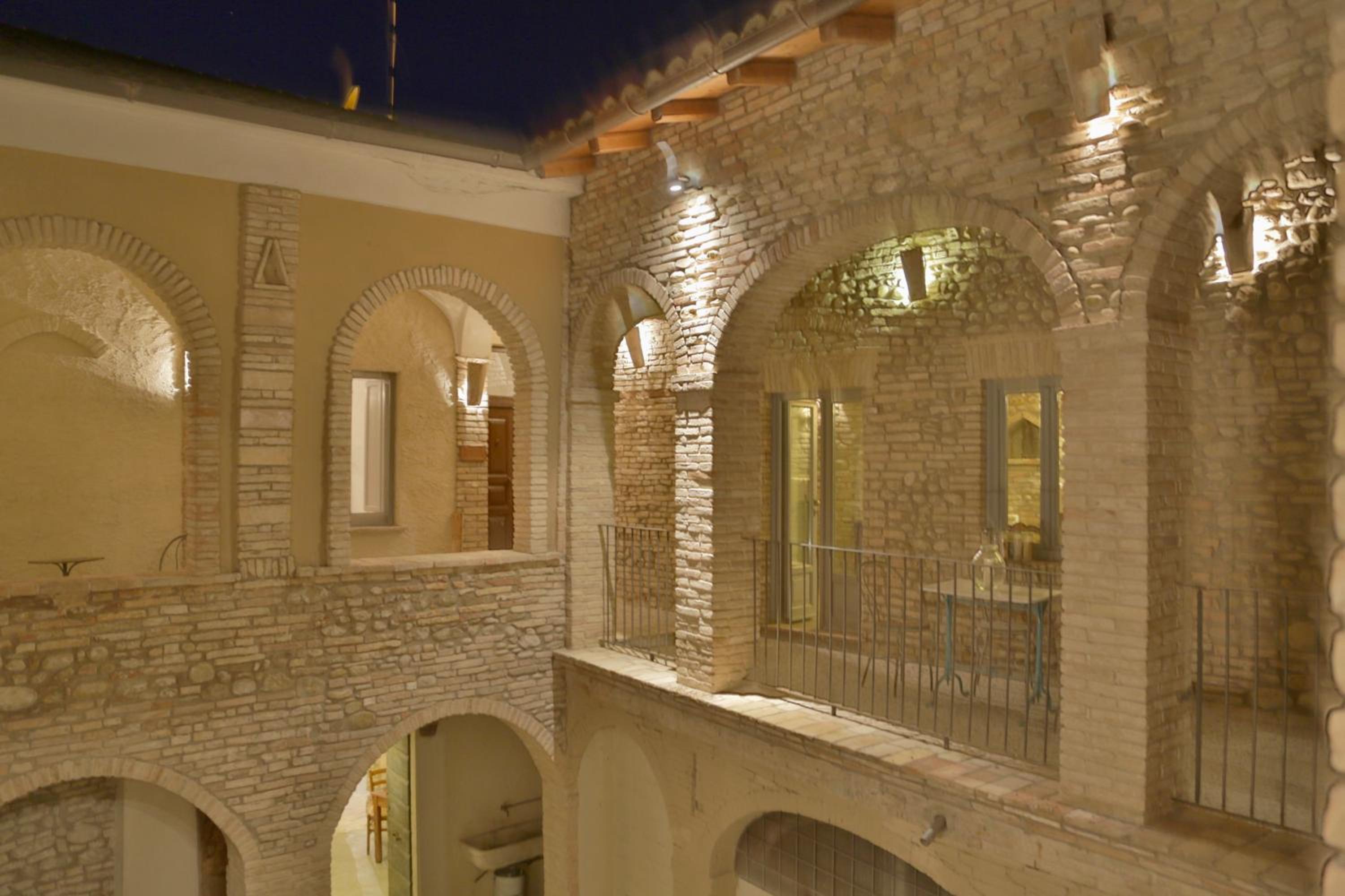 Palazzo Antico nella piazza di Montepagano, photo 12