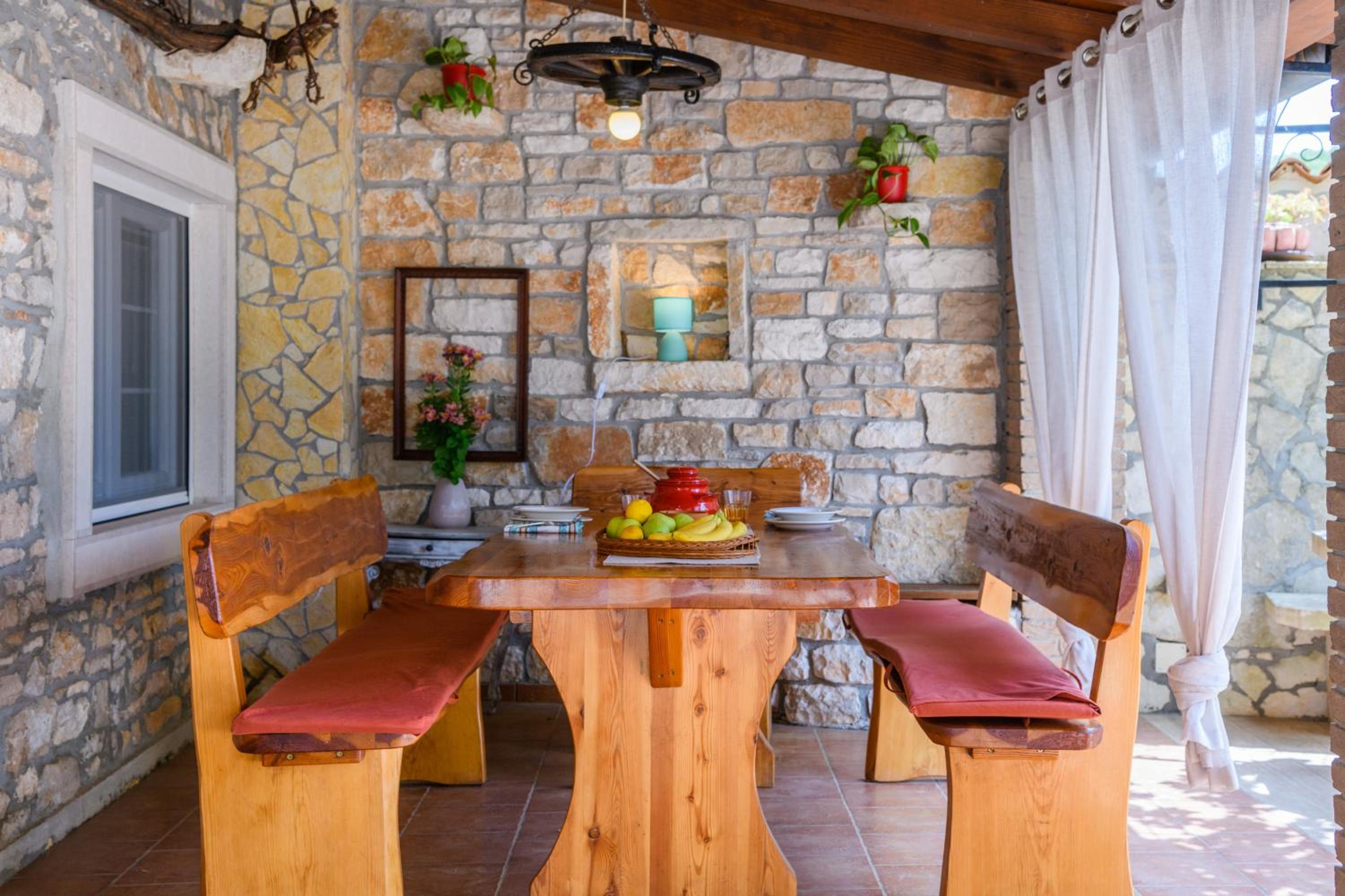 Rustic Istrian house Varesco view 4