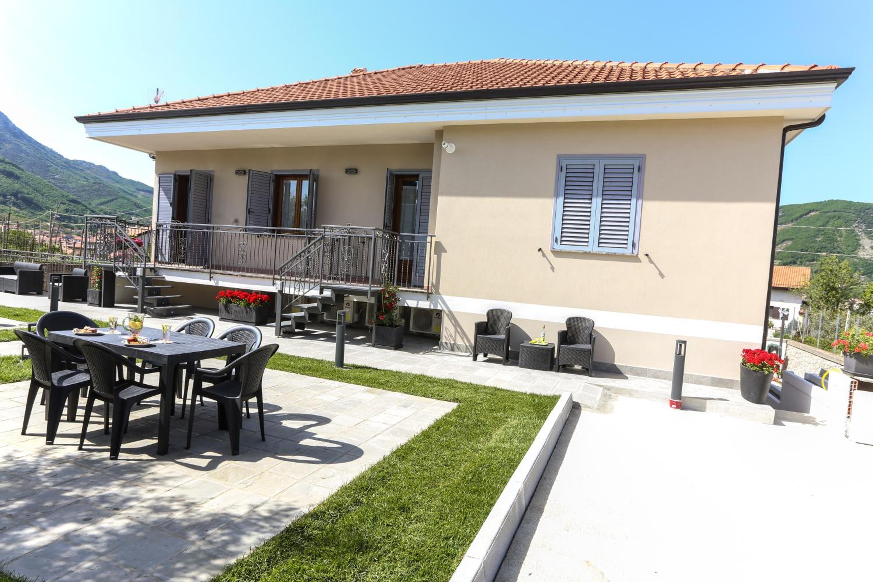 Photo 6