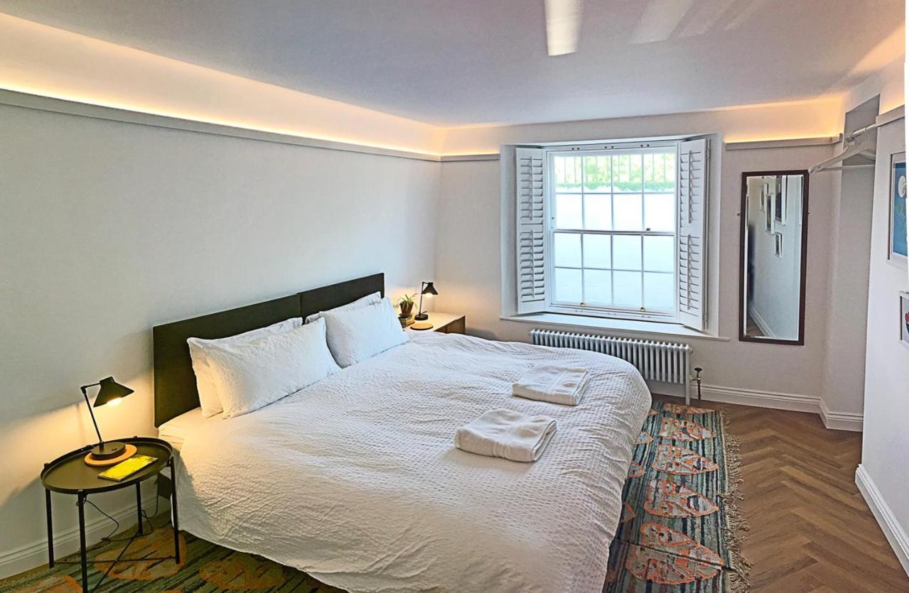 Ilfracombe Townhouse: restored historic home view 2