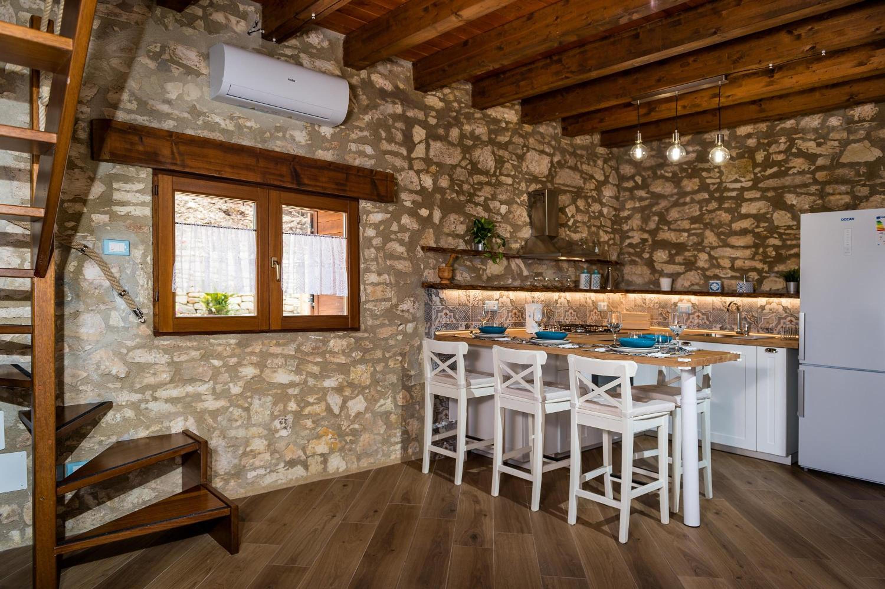 Villa Stone Walls with Jacuzzi photo 4