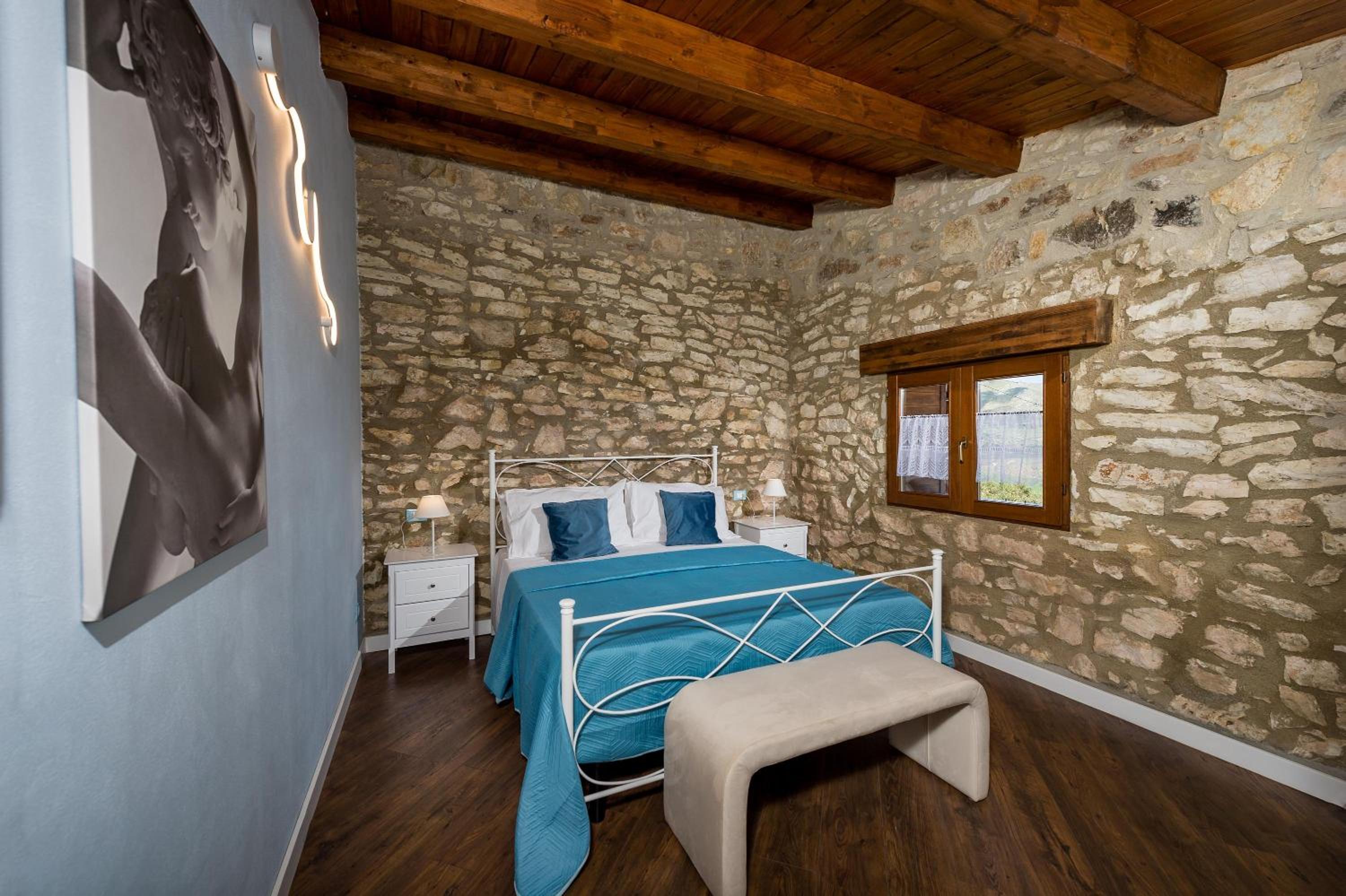 Villa Stone Walls with Jacuzzi photo 5