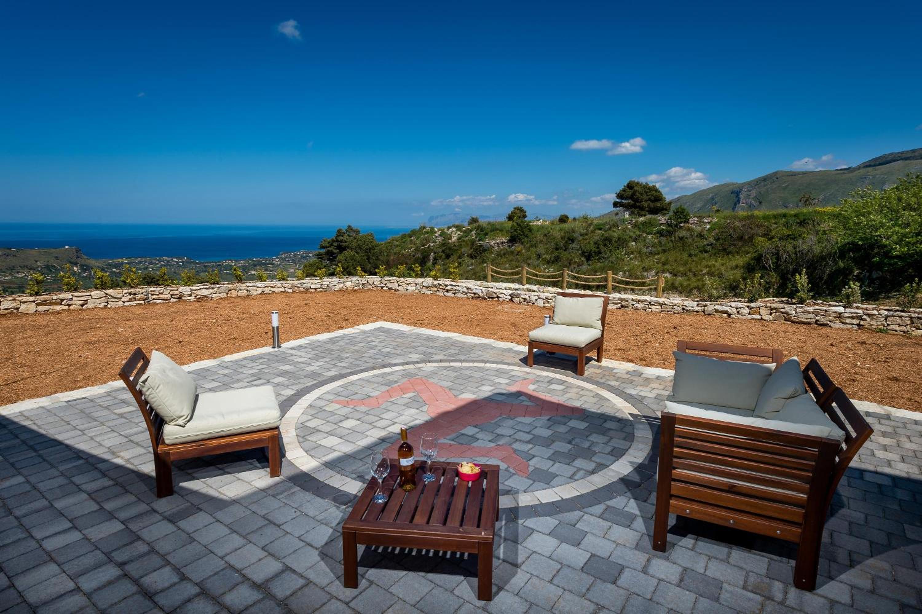 Villa Stone Walls with Jacuzzi photo 3