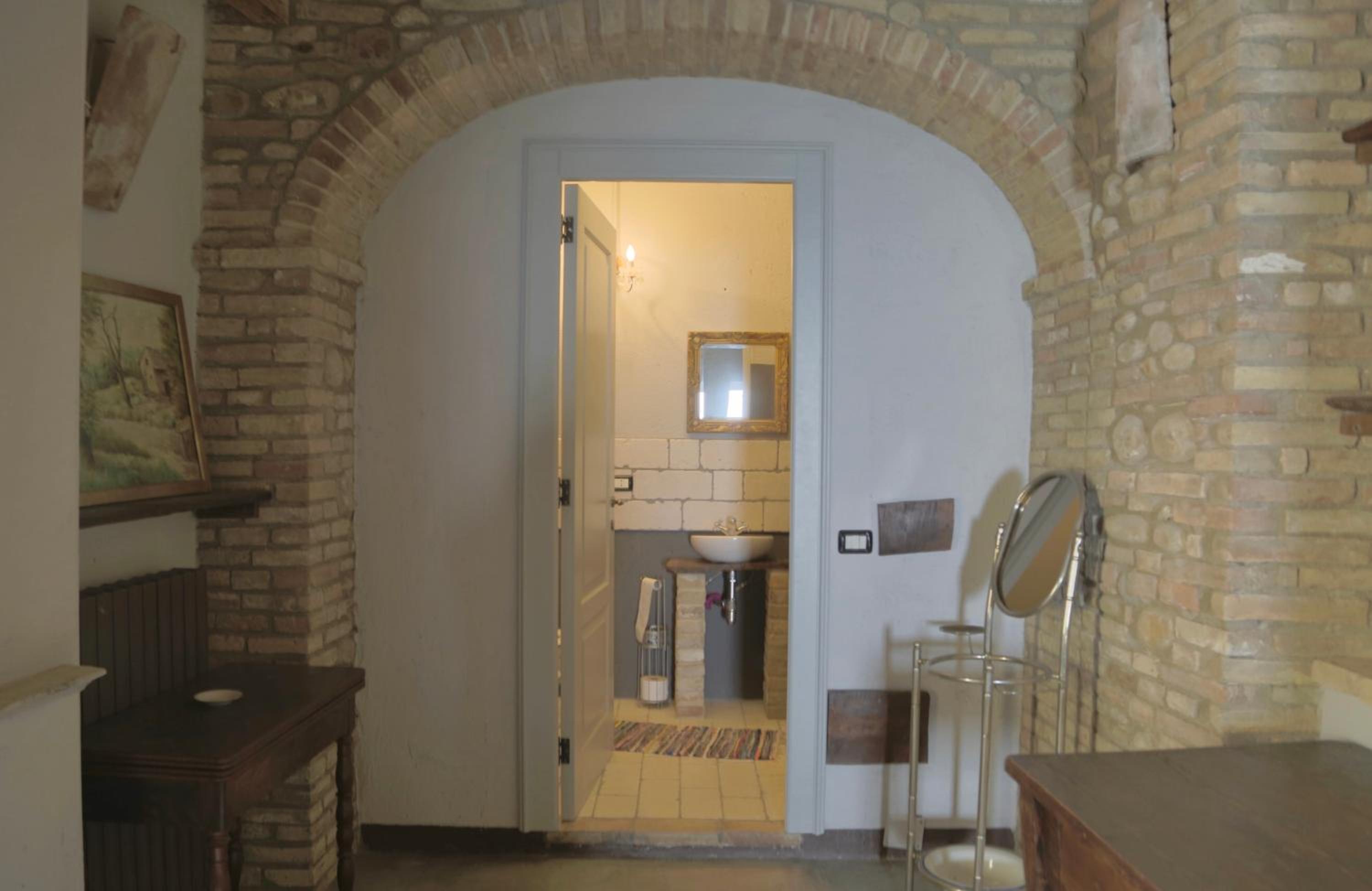 Palazzo Antico nella piazza di Montepagano, photo 19