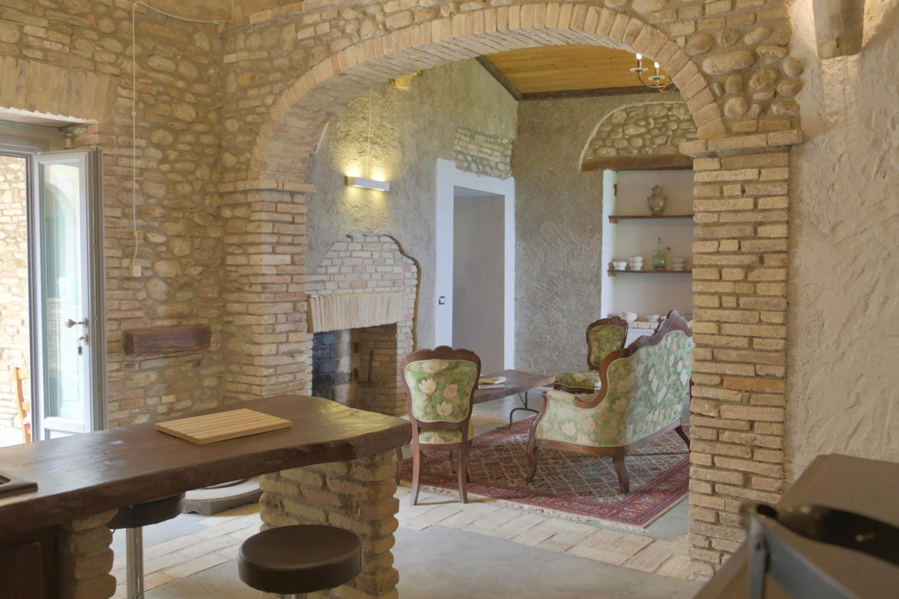 Palazzo Antico nella piazza di Montepagano, photo 47