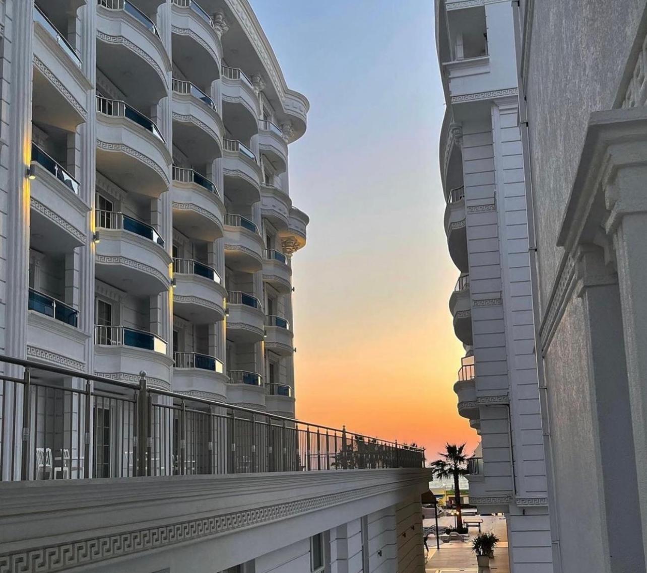 Armando Apartments