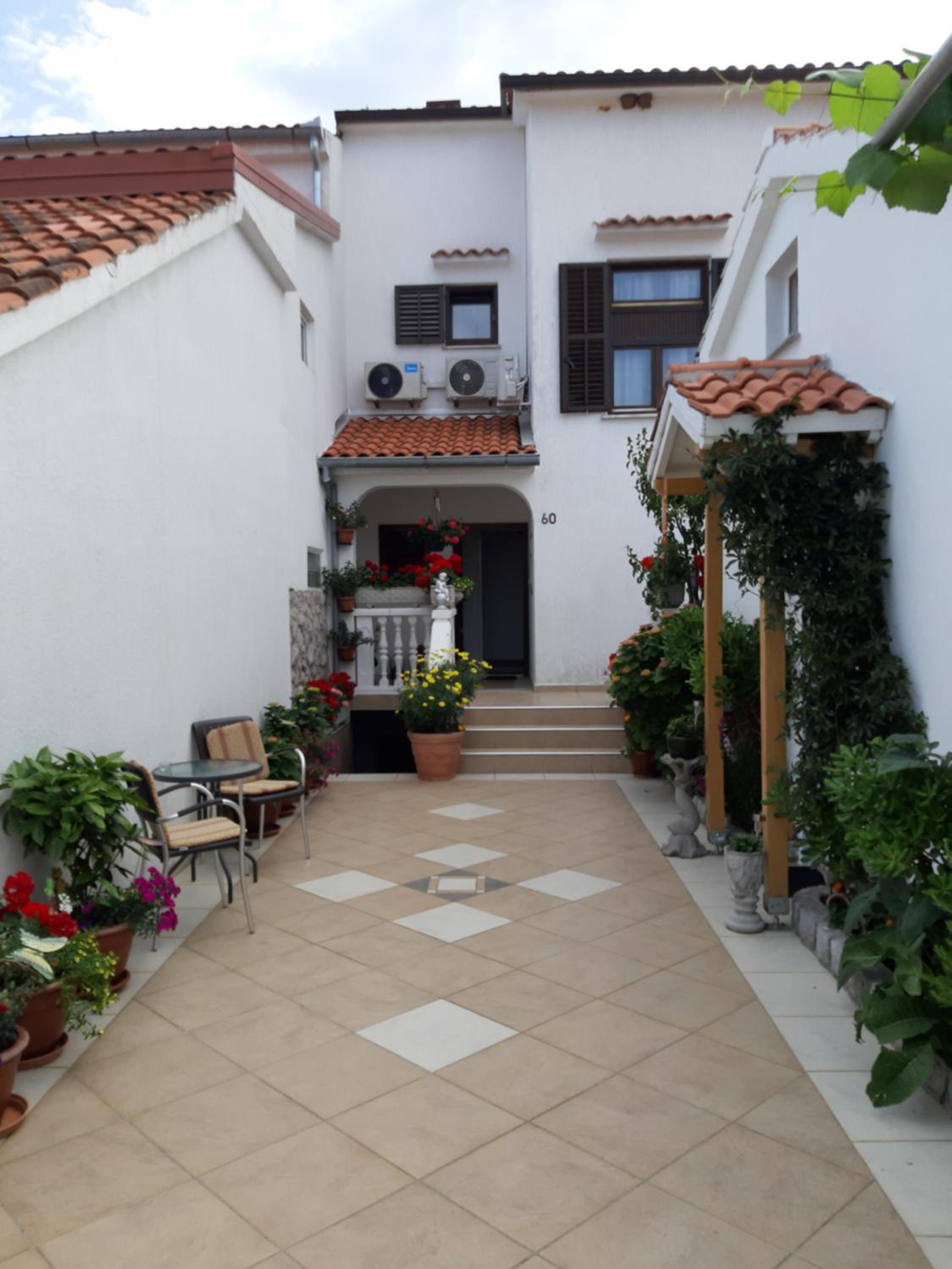 Hotel Apartmani Jozefina - Image 1