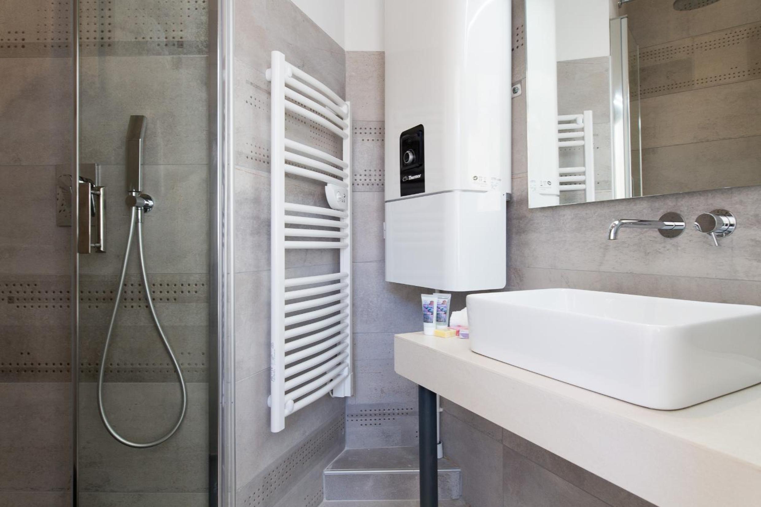 Anzur YourHostHelper photo 3