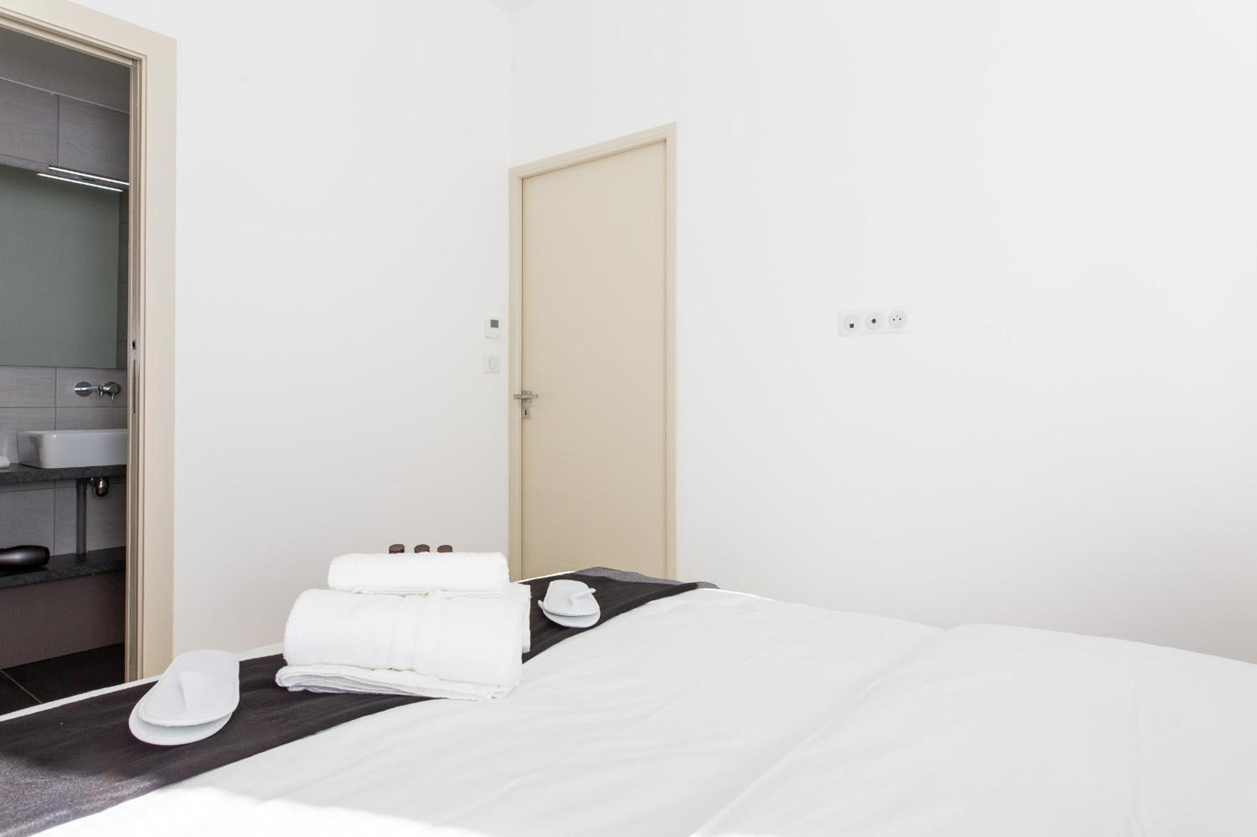 Anzur YourHostHelper photo 4