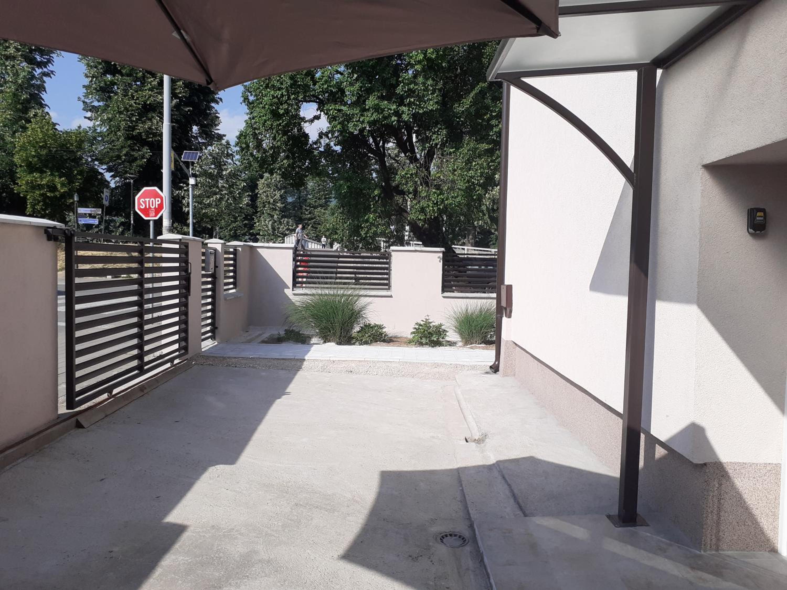 Photo 10