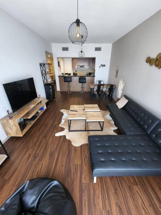 Cozy 1BR in Iconic Tower