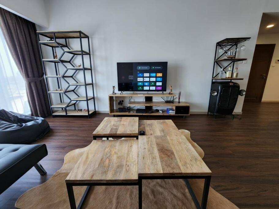 Cozy 1BR in Iconic Tower