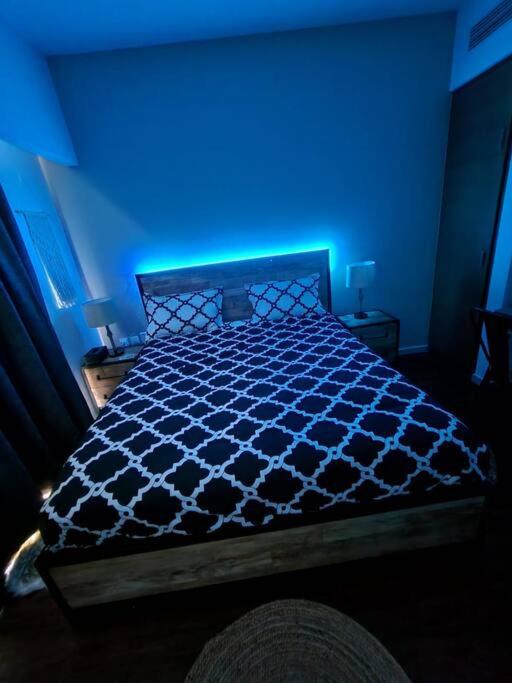 Cozy 1BR in Iconic Tower