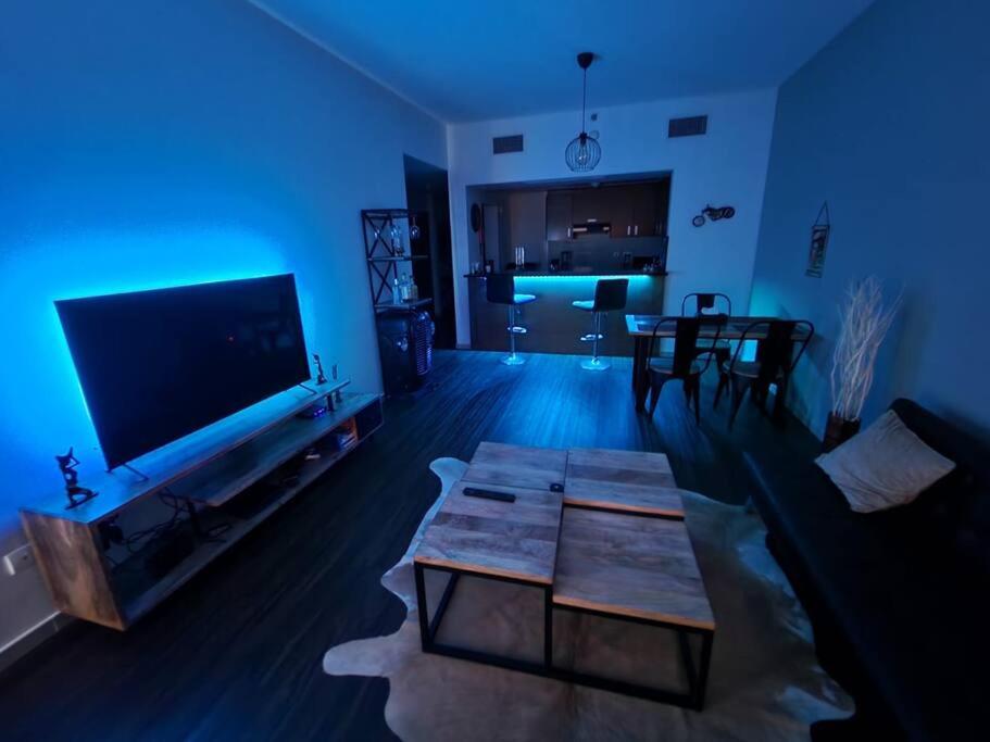 Cozy 1BR in Iconic Tower