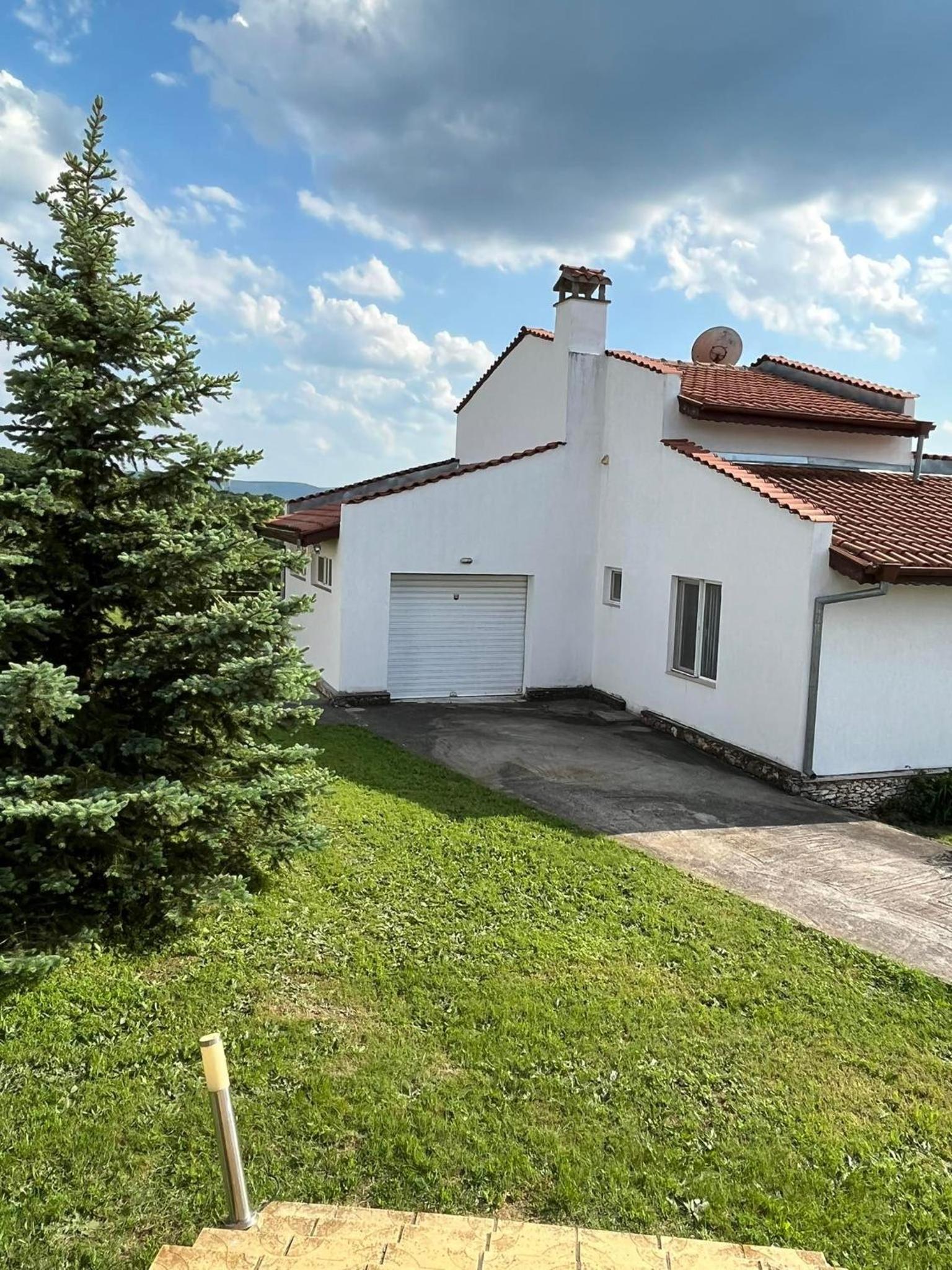 Приятна къща за почивка Караколев 2