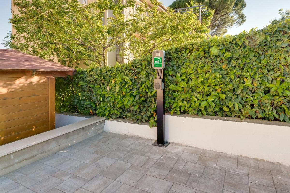 Hotel Cosmopolitan Apartments - Image 1