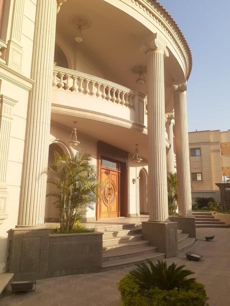 Super luxurious villa with large landscape areas