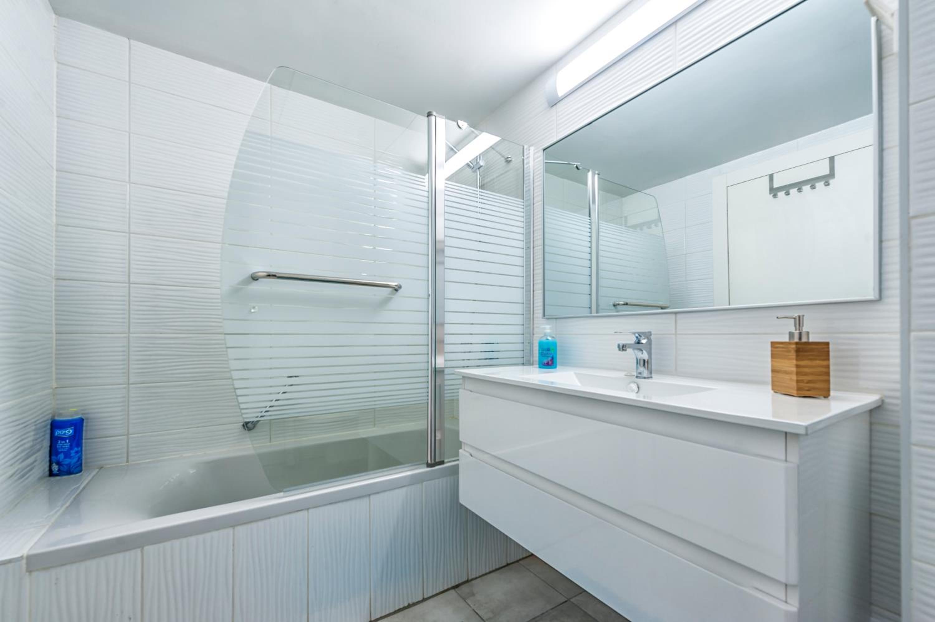 Superior & Spacious.over TLV Mall view 4
