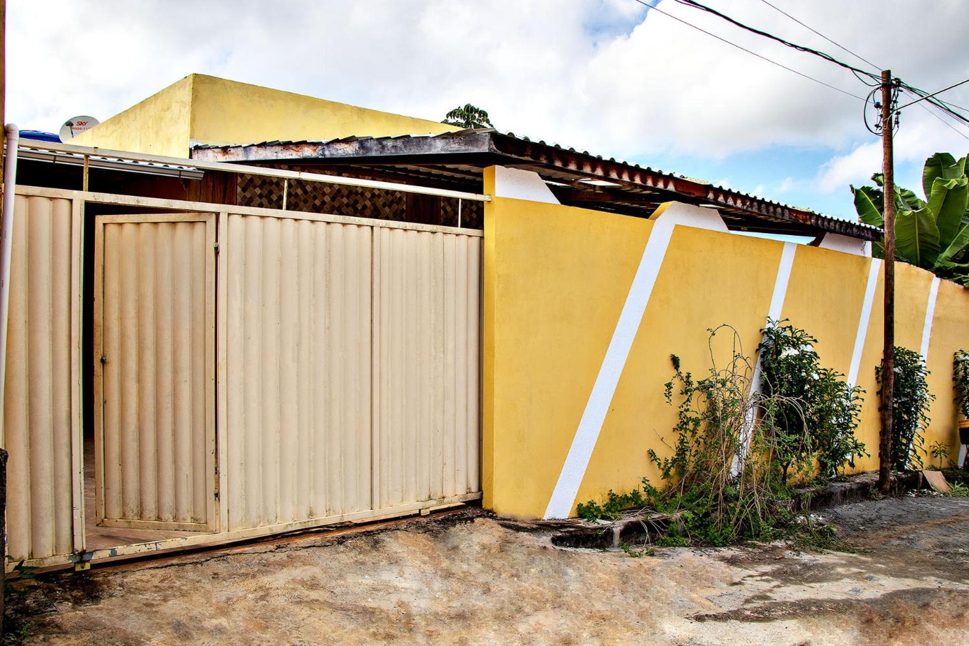 Casa aconchegante com piscina em Camacari BA