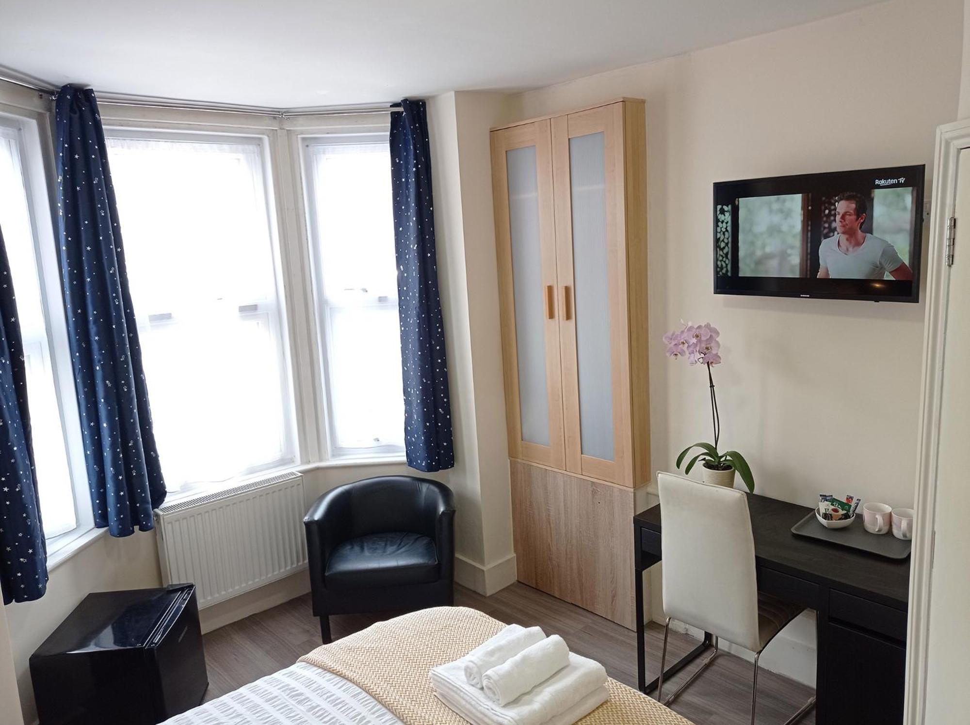 The Little Studio- Self contained one bed studio flat - Image 2