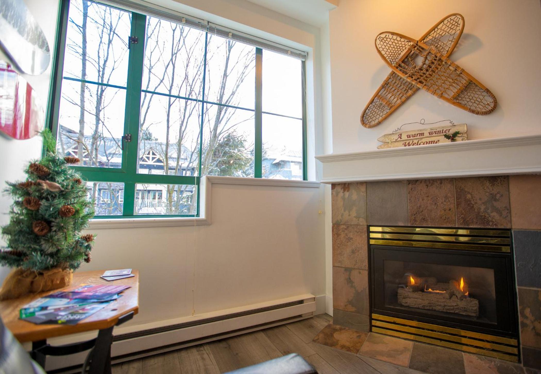 The Après, Village Studio with Hot Tub and View