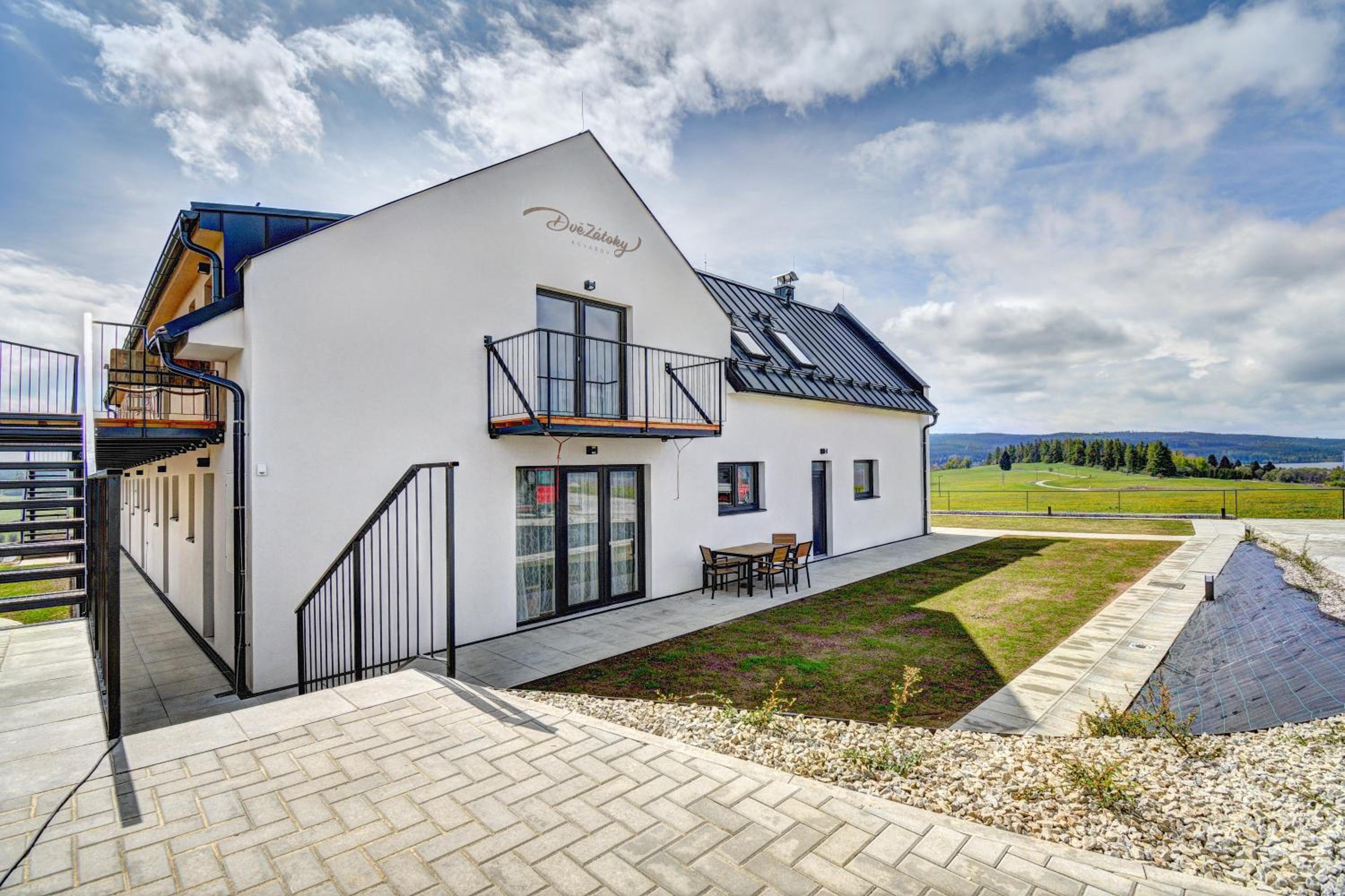 Hotel Dvě Zátoky Kovářov - Image 1