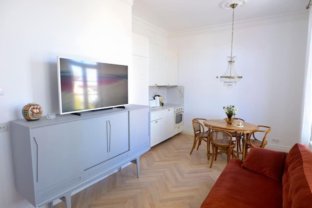 Hotel Lovely 2-bedroom apartment with free parking - Image 1