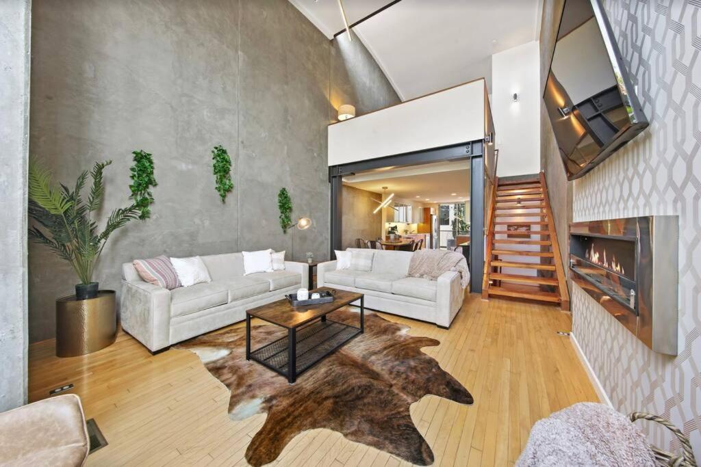 New York Style Penthouse in the heart of the city view 4