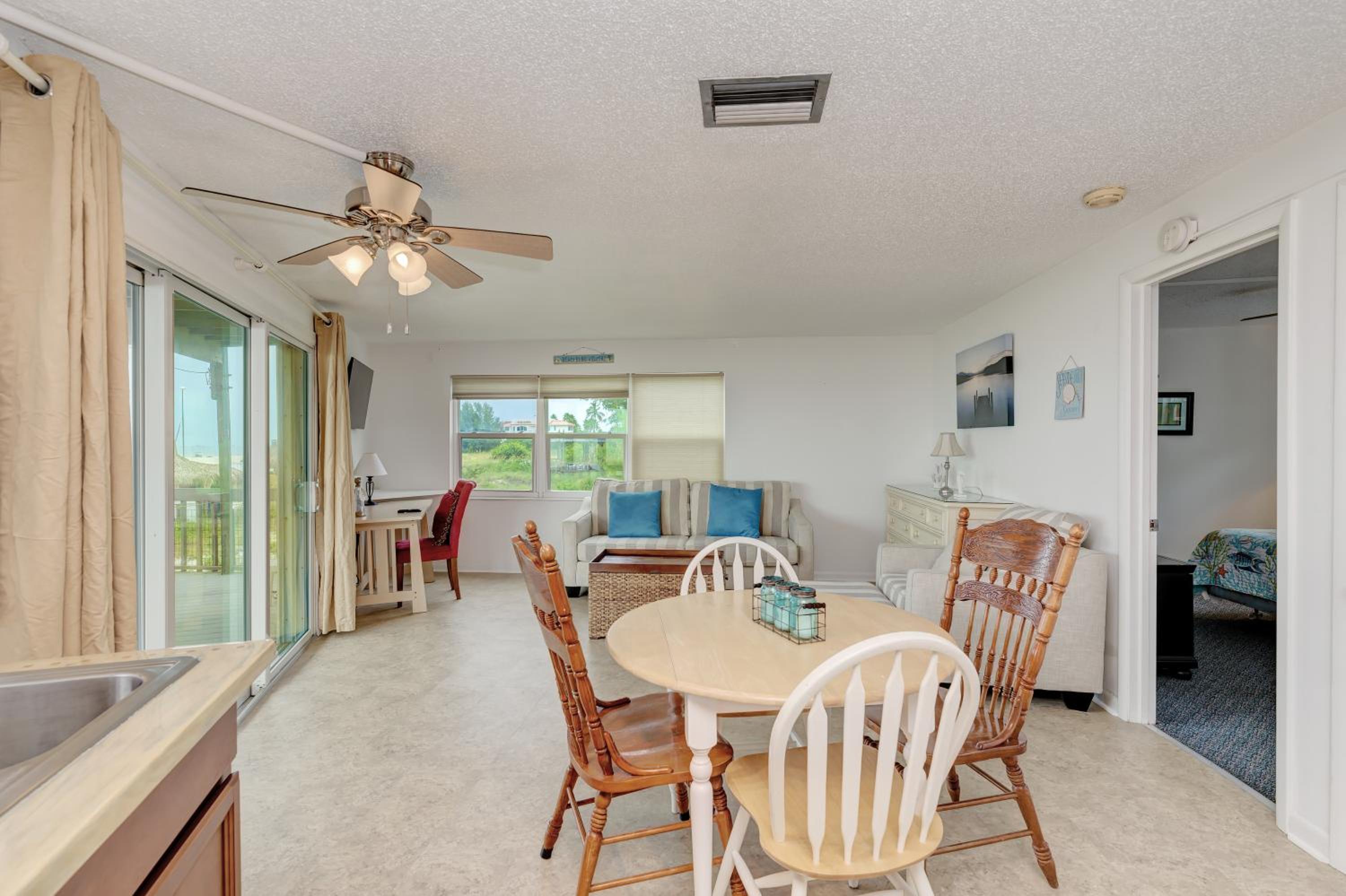 Anna Maria Island Beach Happy-Direct Beach Front-1Br-1Br view 3
