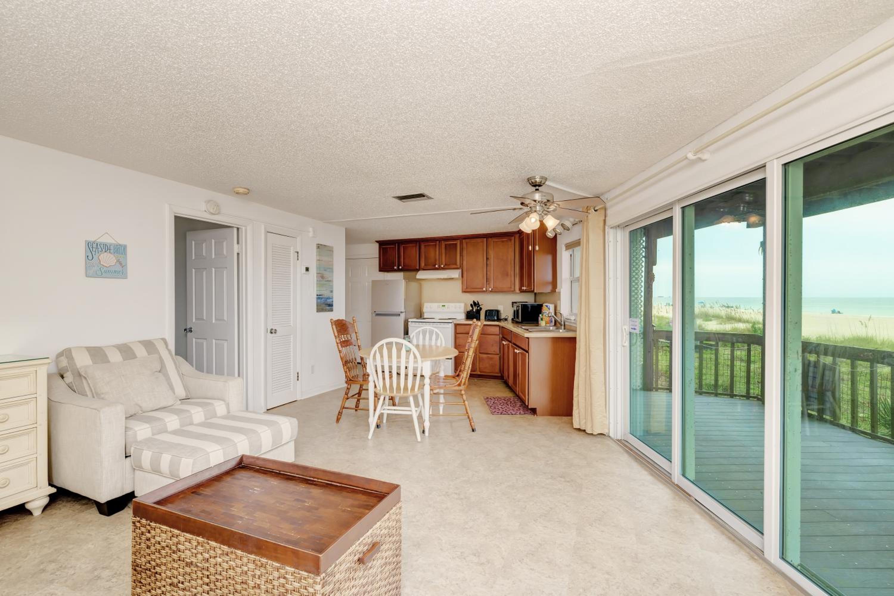 Anna Maria Island Beach Happy-Direct Beach Front-1Br-1Br view 5