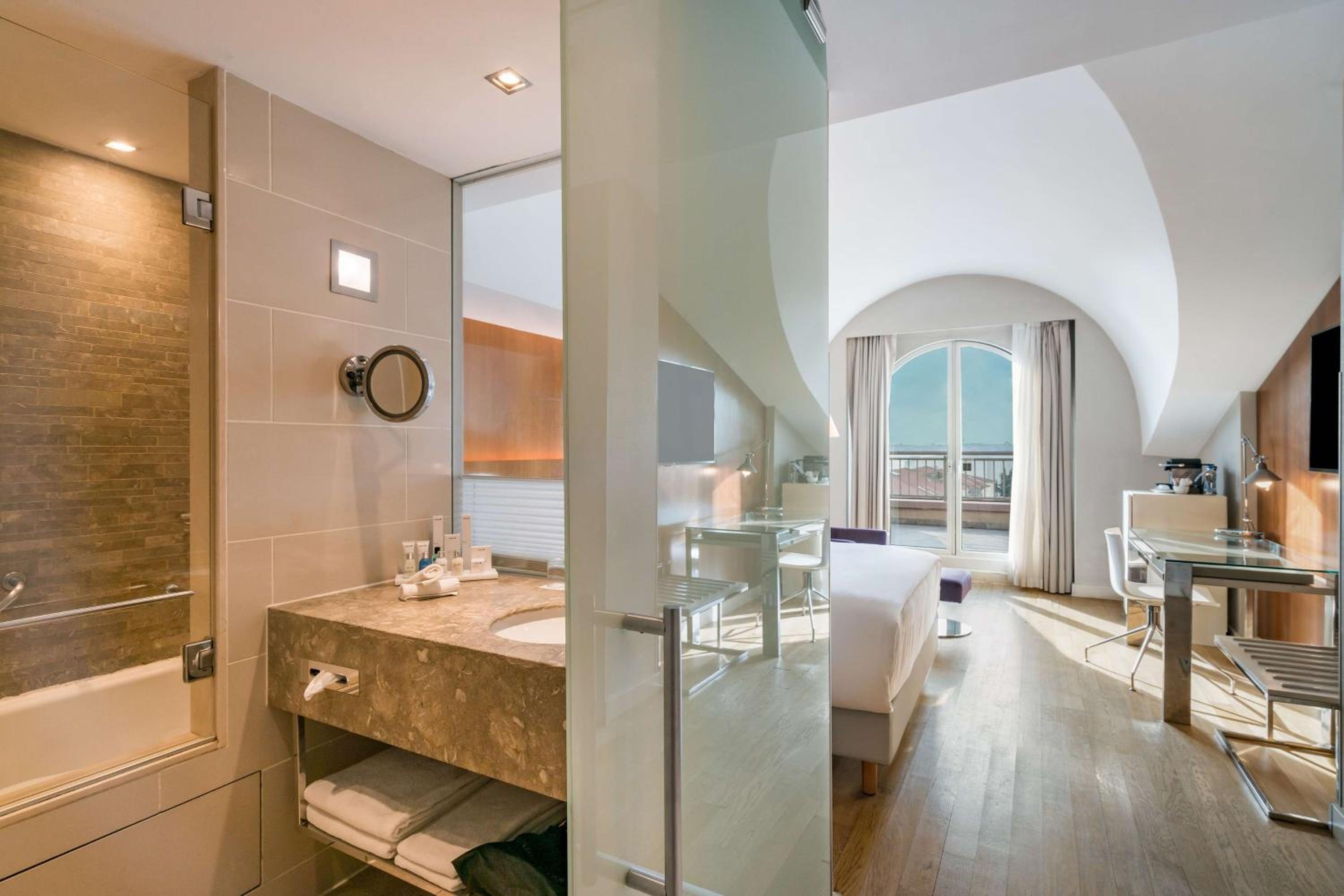Radisson Blu Bosphorus Hotel - Image 10
