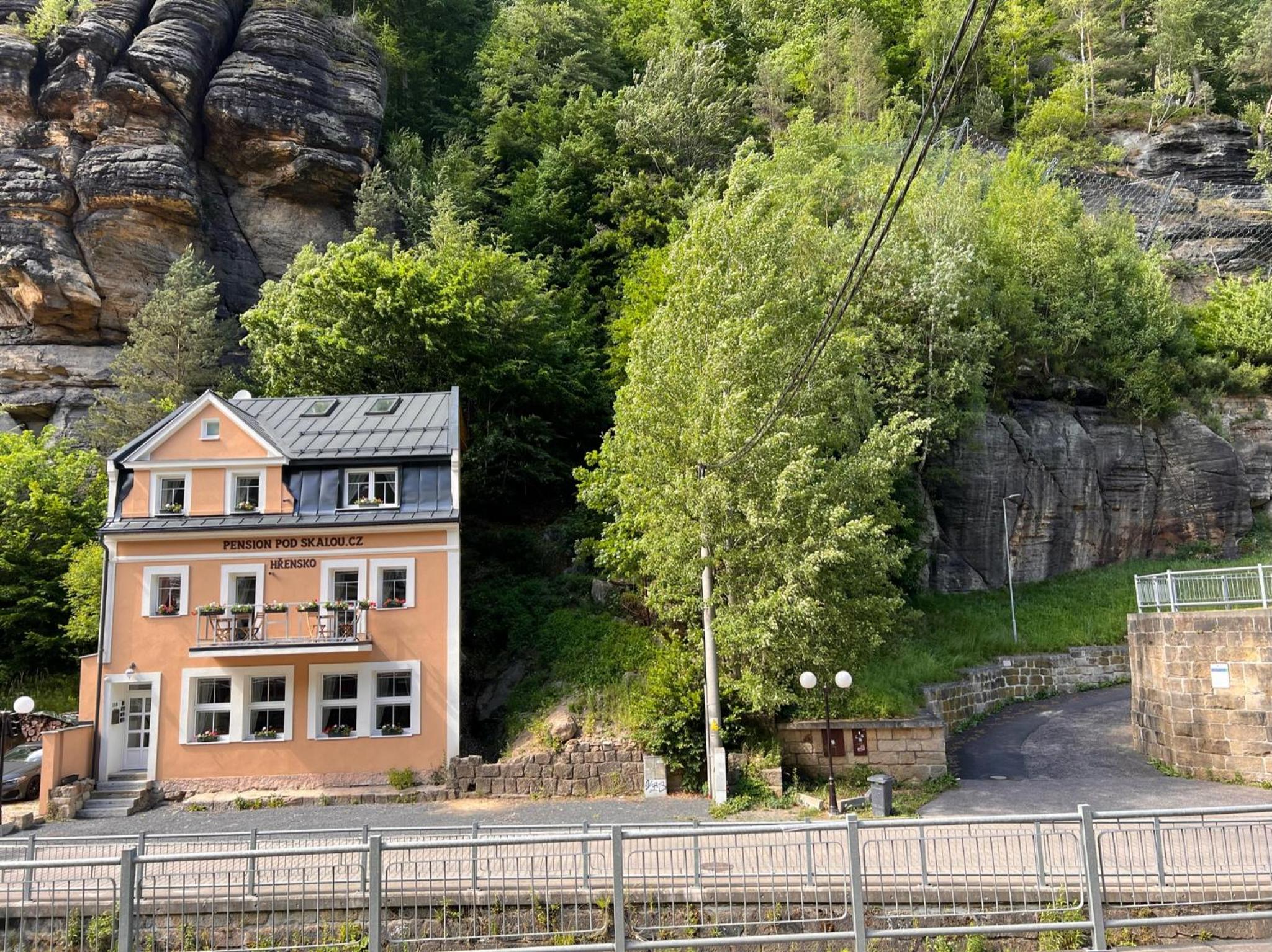 PENSION POD SKALOU