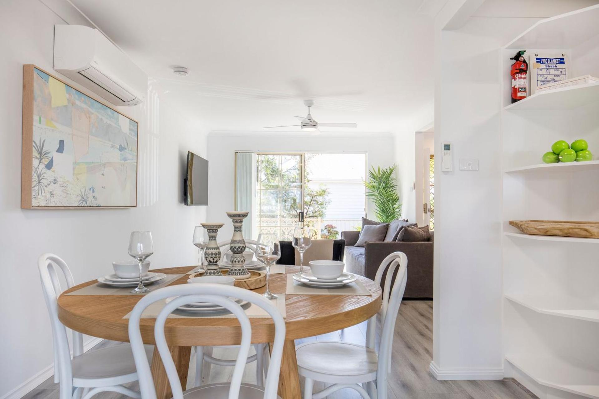 Aquamarine - modern & bright Huskisson townhouse