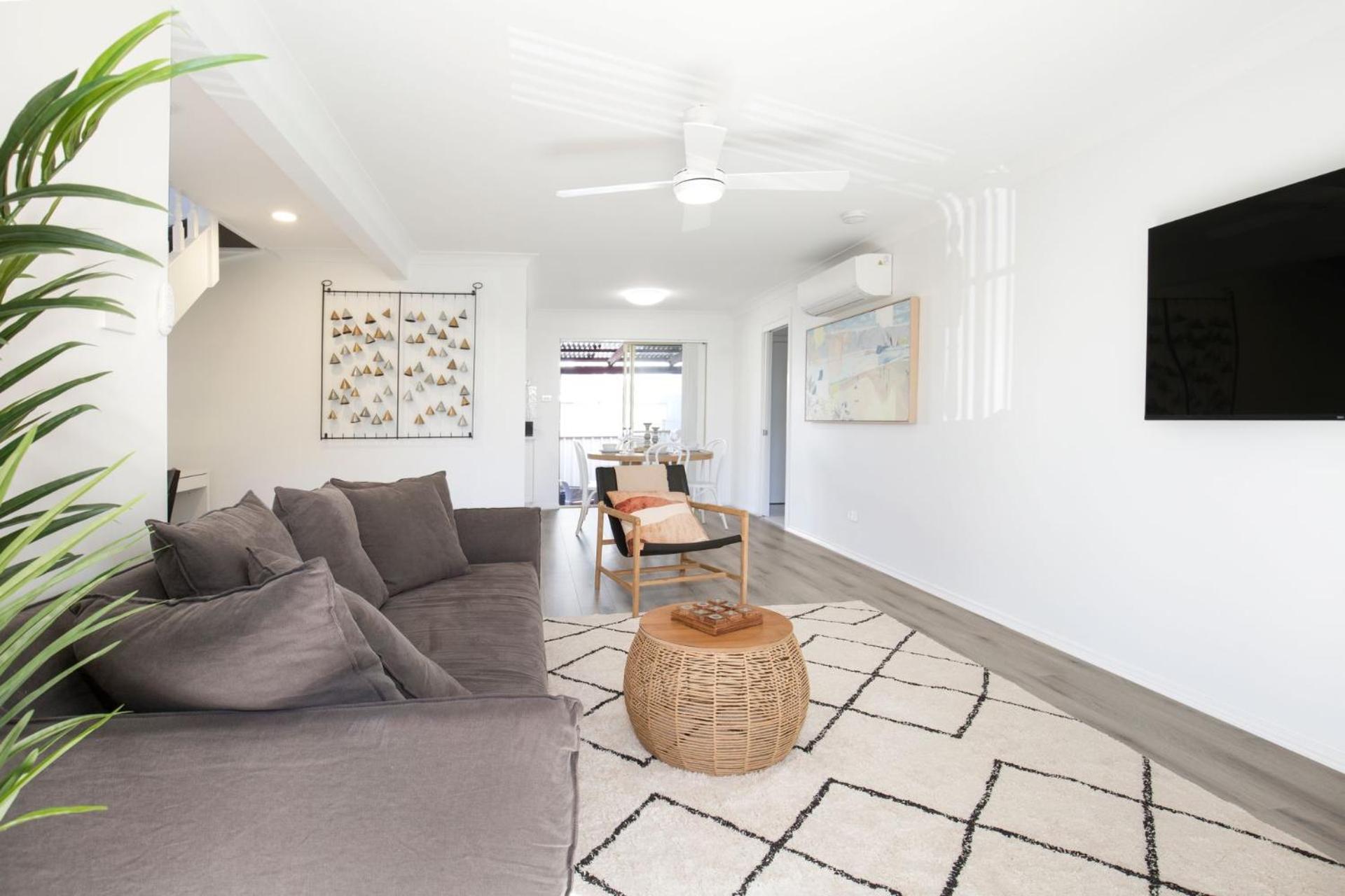 Aquamarine - modern & bright Huskisson townhouse