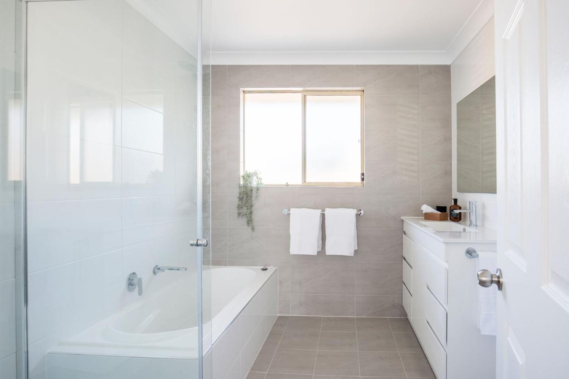 Aquamarine - modern & bright Huskisson townhouse