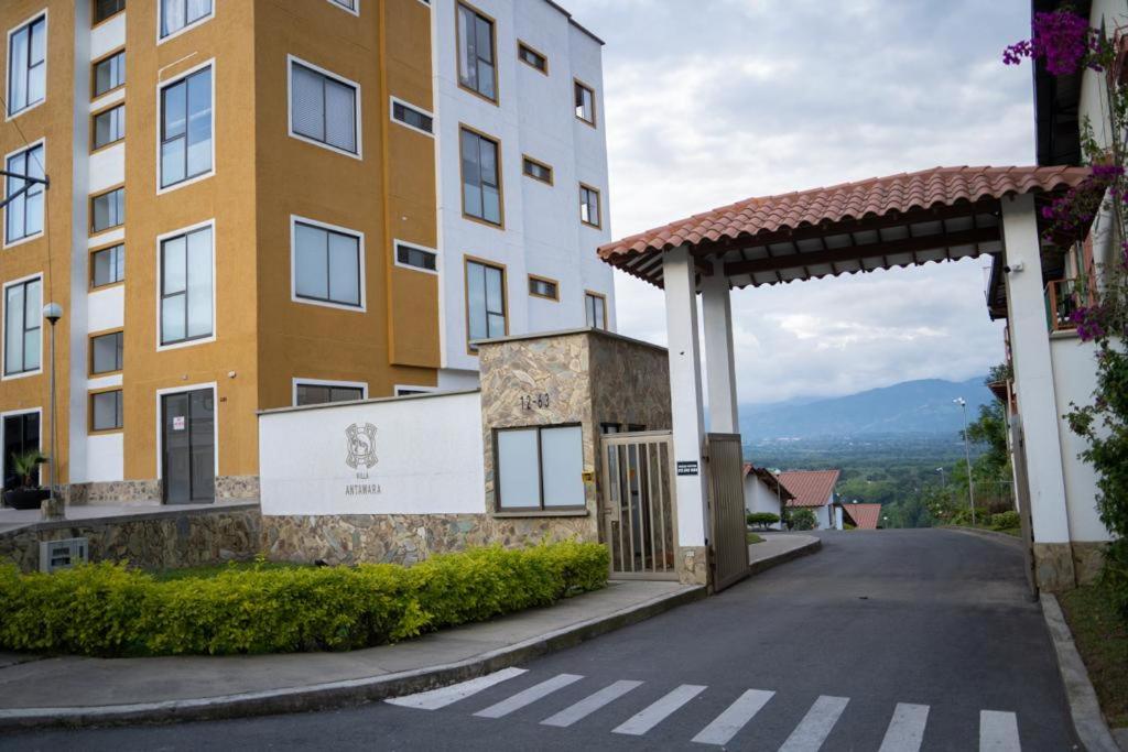 Hotel Apartamento a 2.5 km del parque del café - Image 1