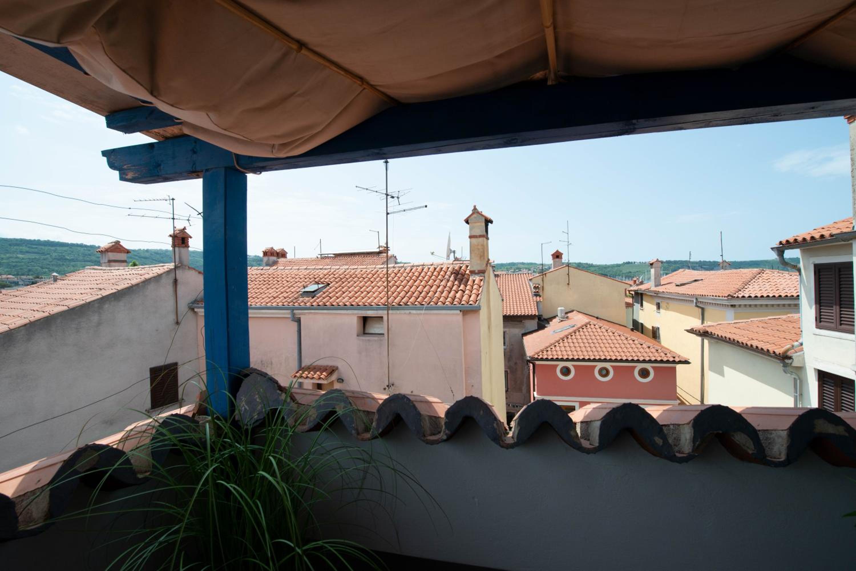 Modra Luna- apartment with terrace view 2