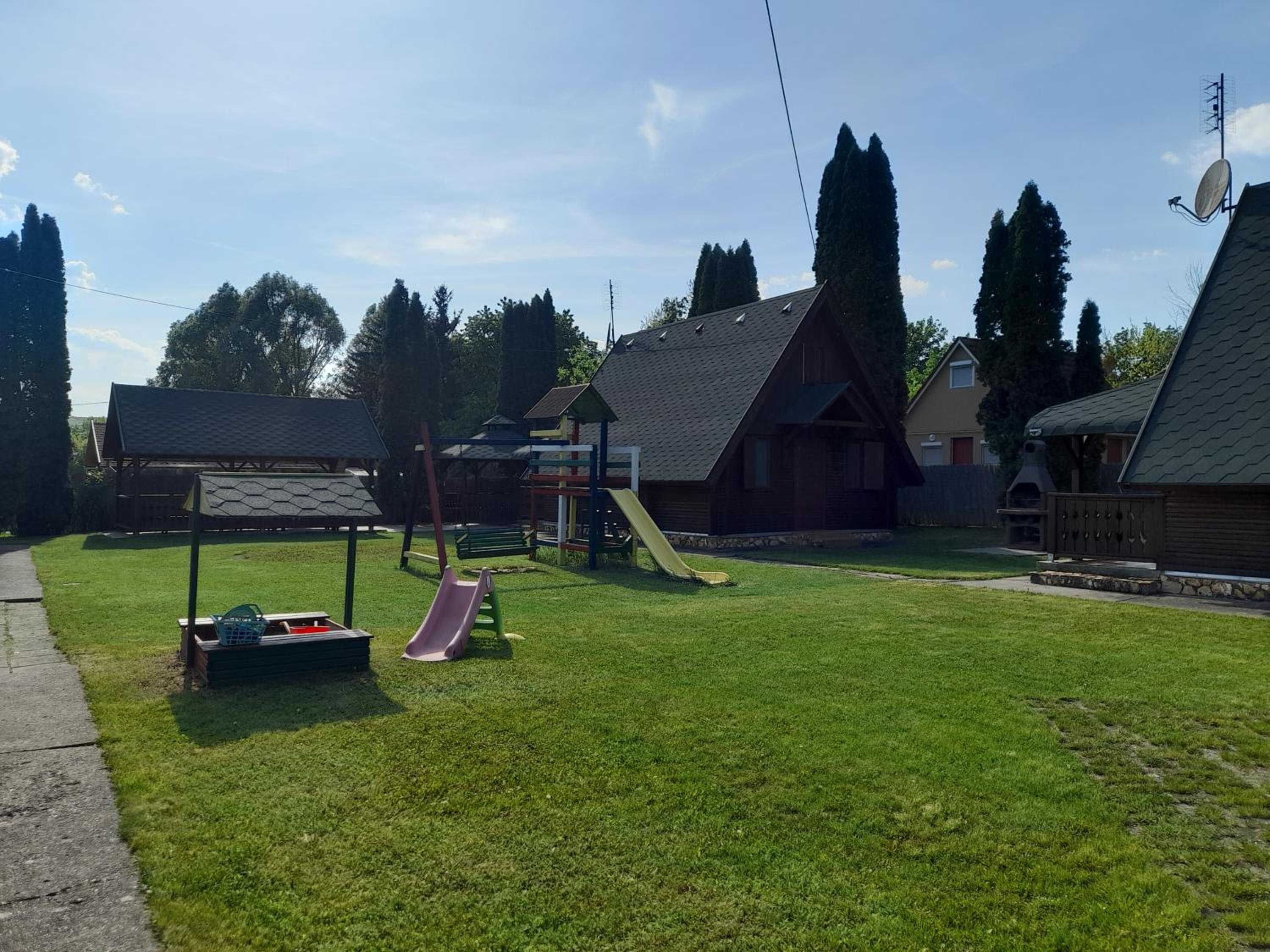 Őzike Apartmanházak view 2