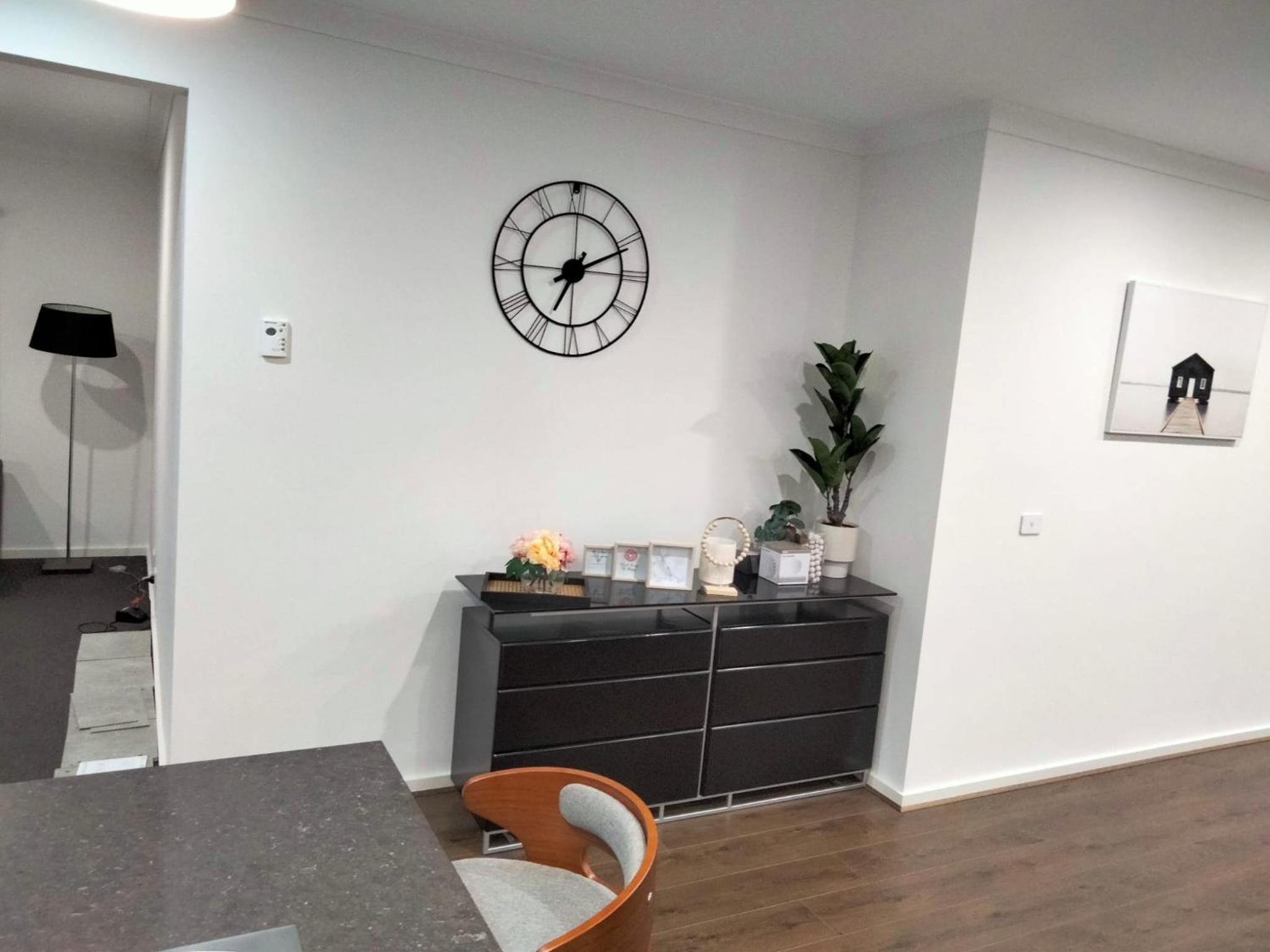 Modern and cosey 4 bedroom house walk to beach