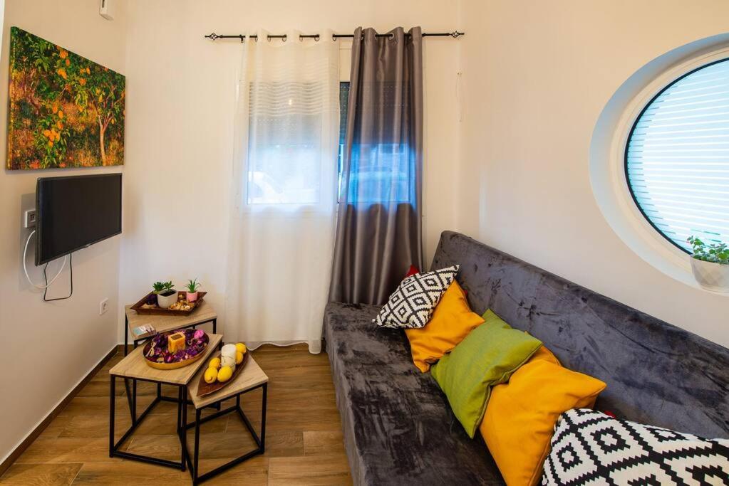 Lemon Garden Stylish private apartment view 3