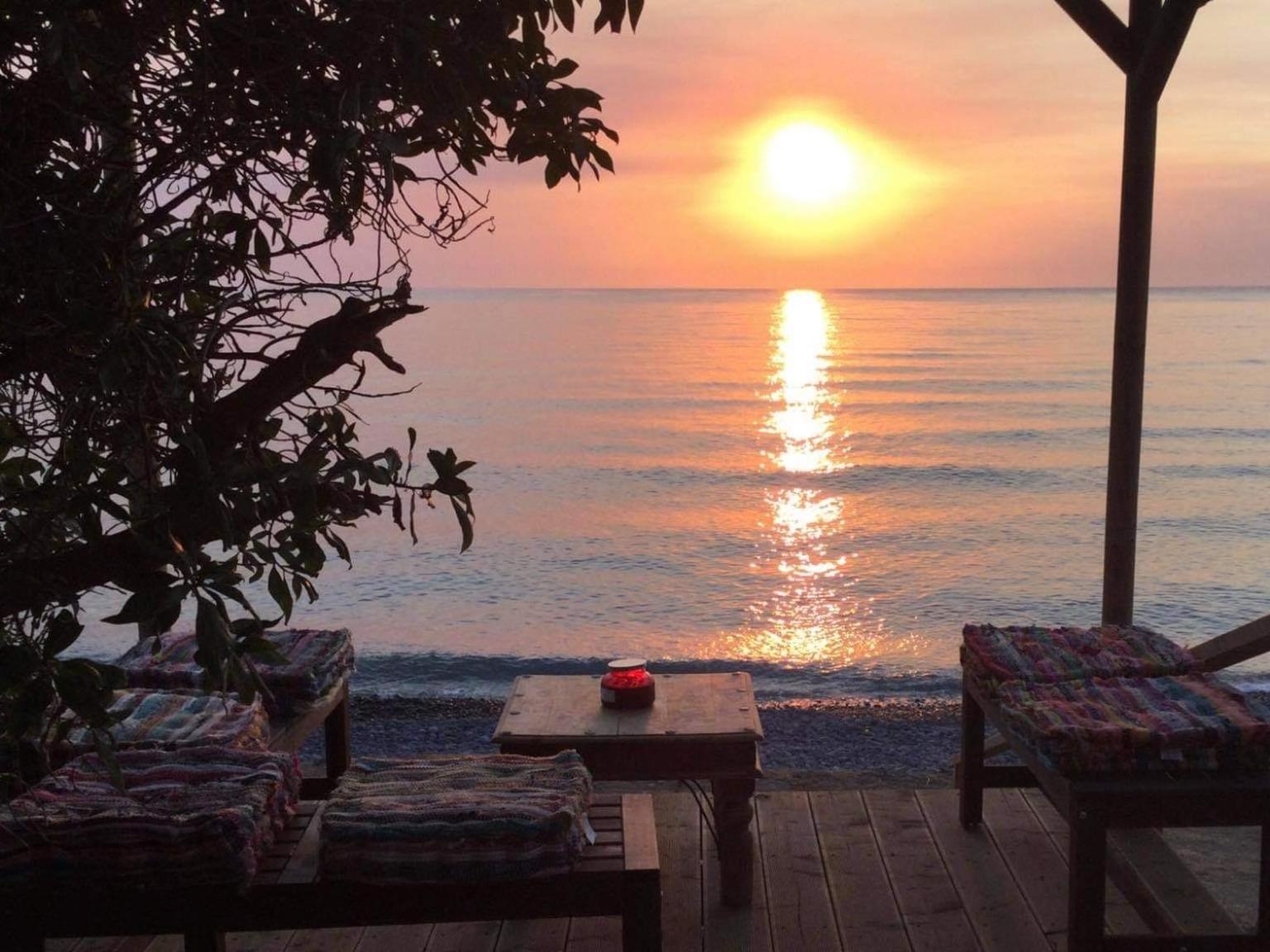 Shambala Beach House-where mountains meet the sea