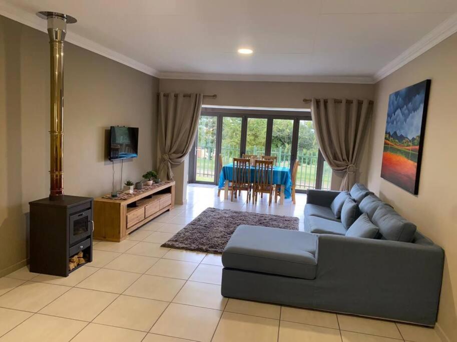Gable Cottages No.4 Clarens view 5